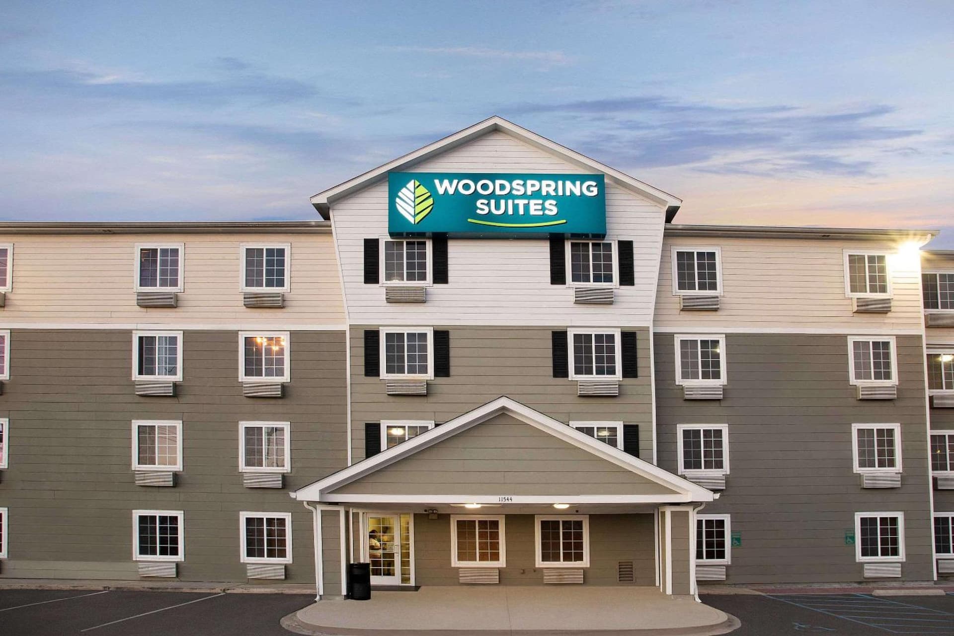 WoodSpring Suites Baton Rouge East I-12 interior in Baton Rouge, LA — gallery photo 2