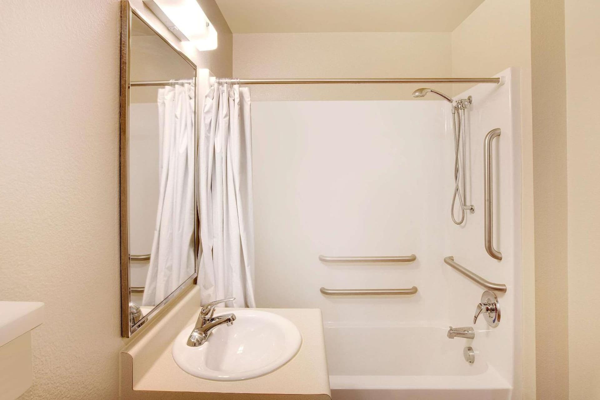 WoodSpring Suites Baton Rouge East I-12 gallery photo in Baton Rouge, LA — image 15