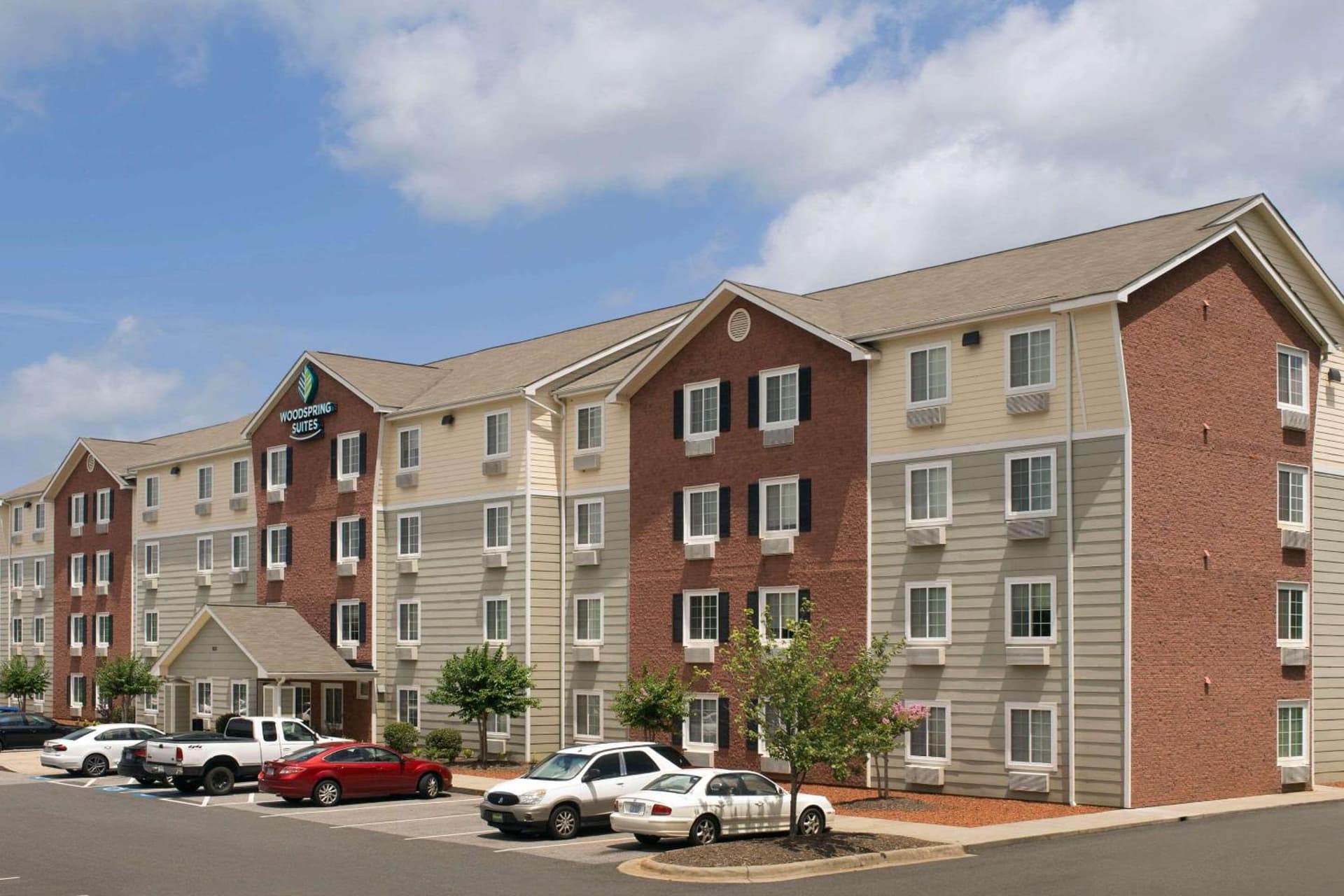 WoodSpring Suites Charlotte Gastonia interior in Gastonia, NC — gallery photo 2