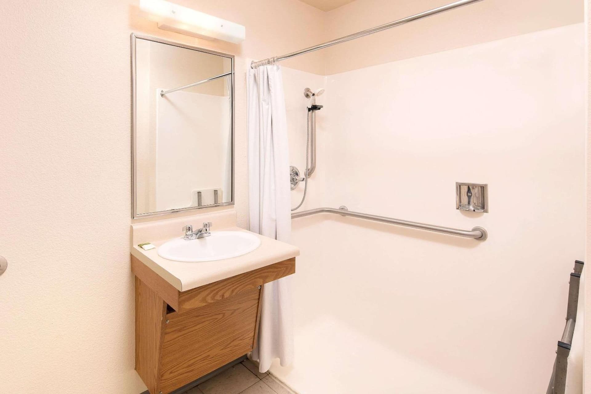 WoodSpring Suites Charlotte Gastonia gallery photo in Gastonia, NC — image 14