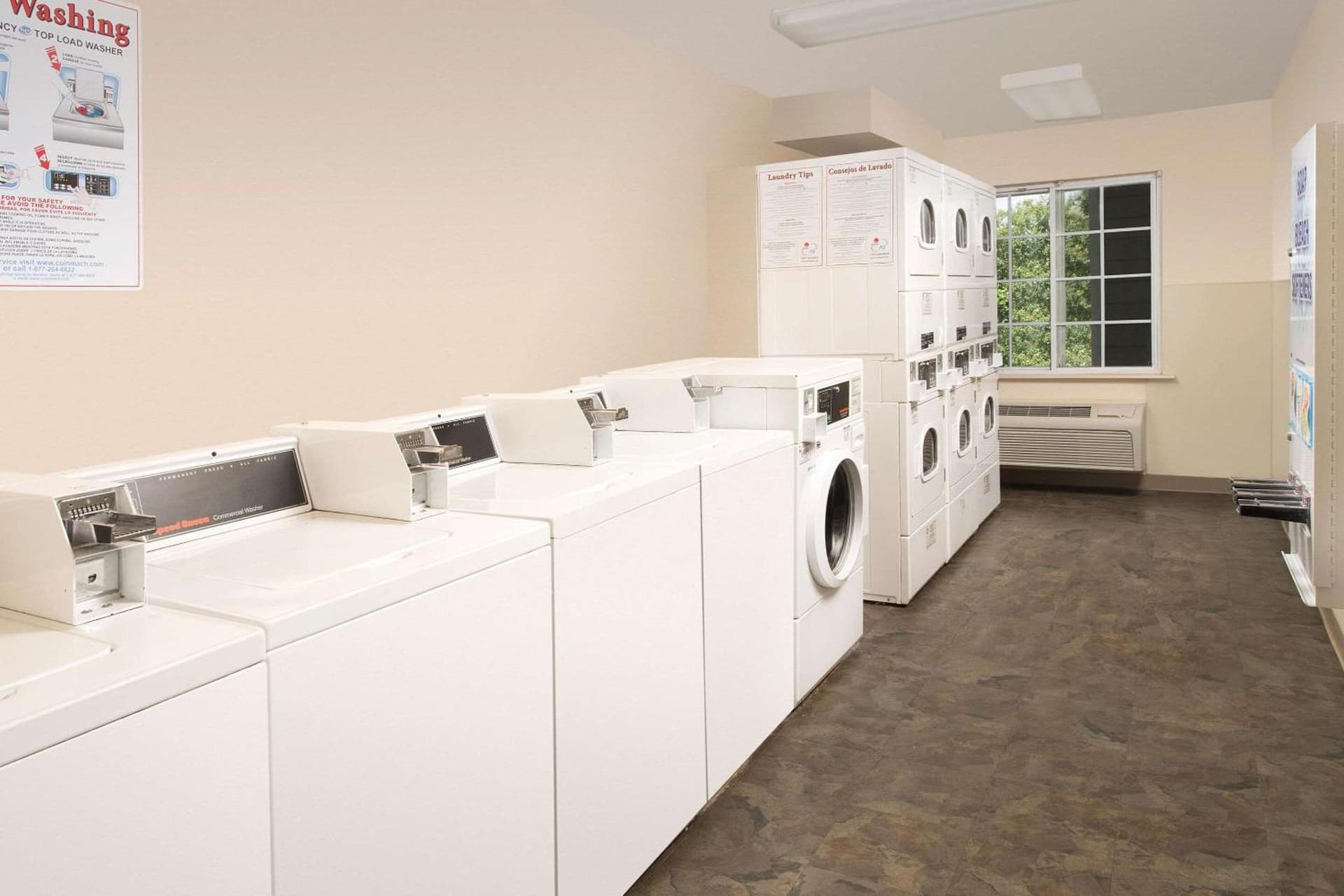 WoodSpring Suites Charlotte Gastonia interior in Gastonia, NC — gallery photo 2
