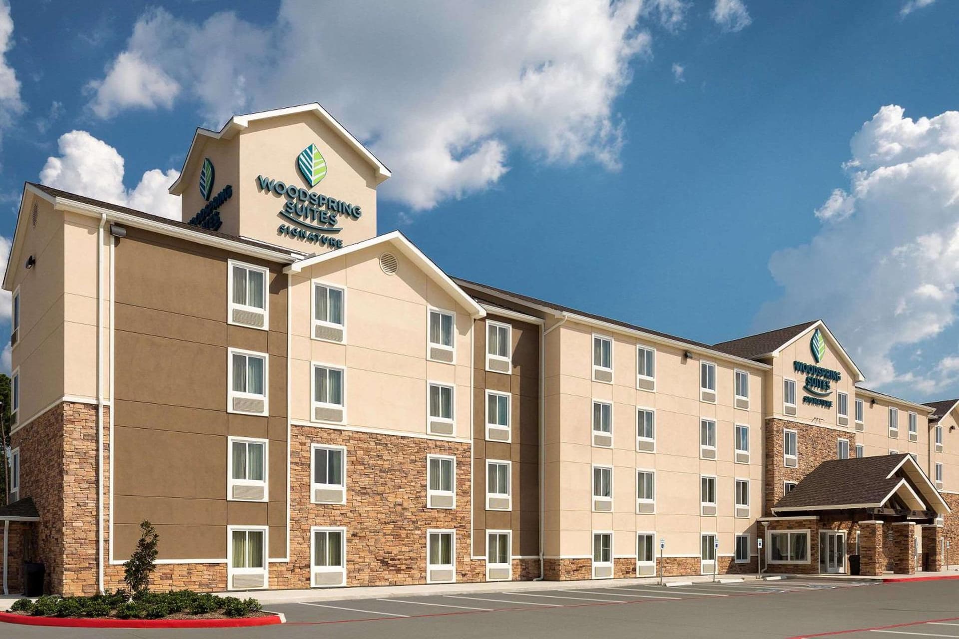 Woodspring Suites Houston IAH Airport property views in Humble, TX — gallery photo 3