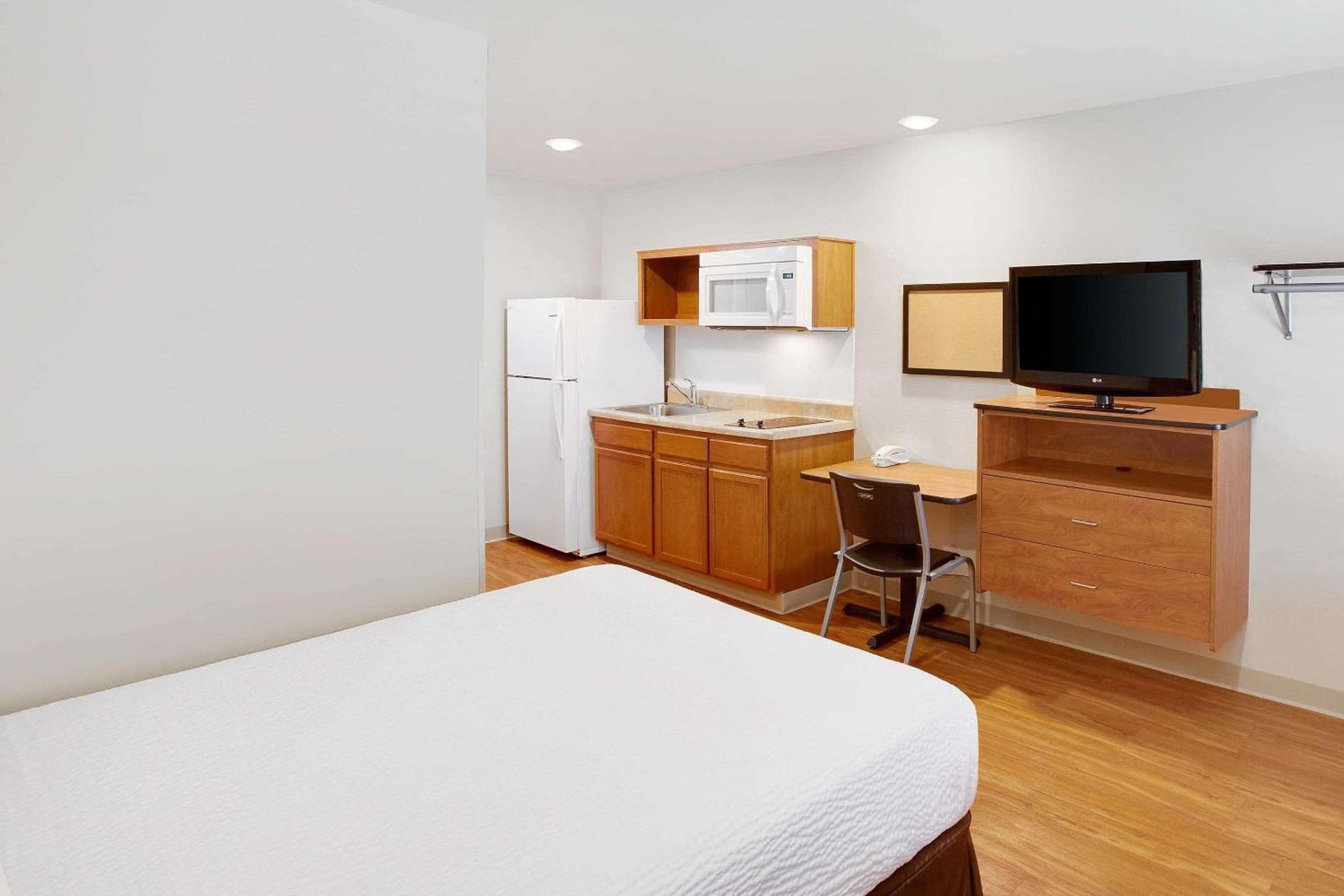 WoodSpring Suites College Station gallery photo in College Station, TX — image 14