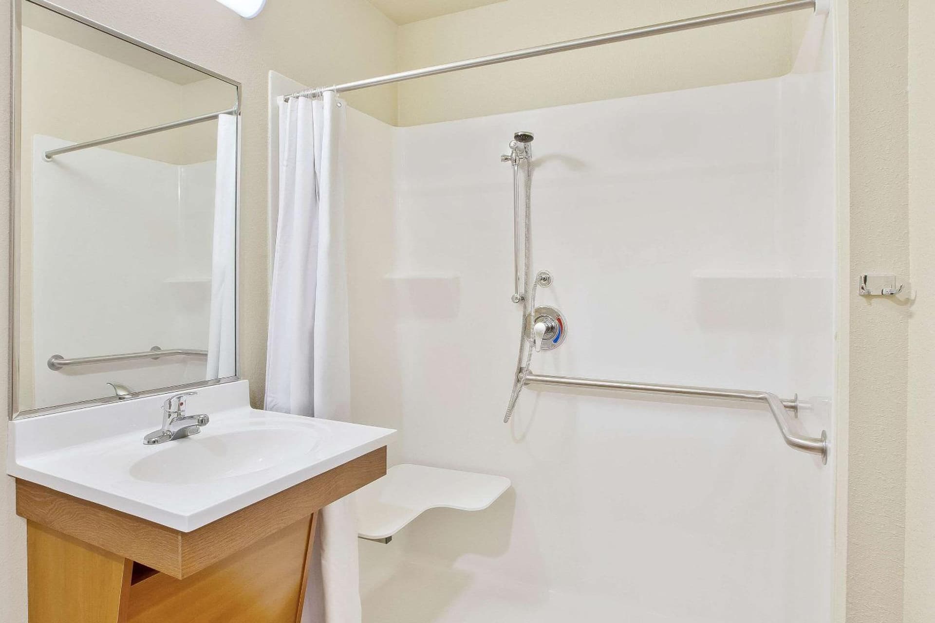 WoodSpring Suites College Station gallery photo in College Station, TX — image 4