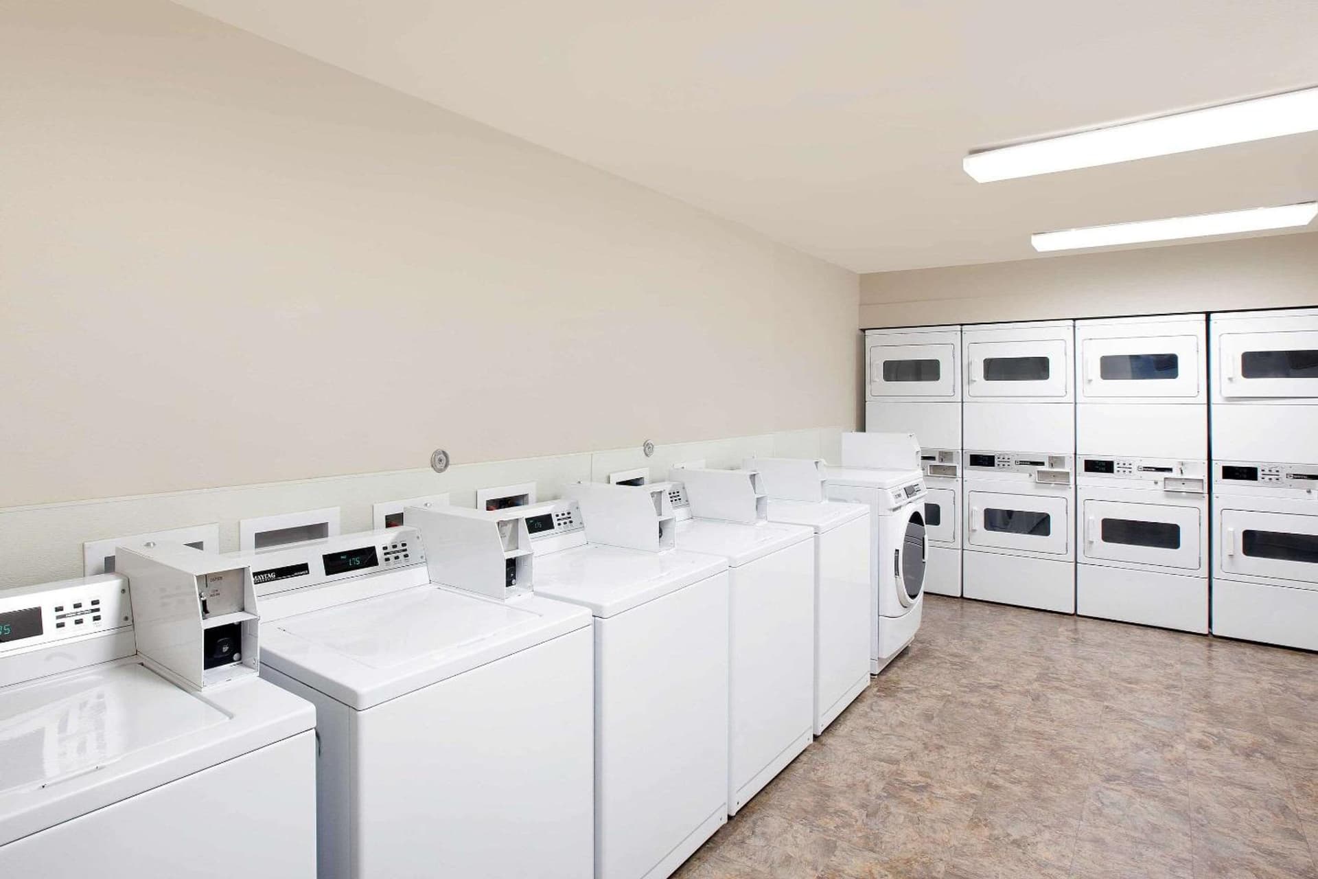 WoodSpring Suites College Station gallery photo in College Station, TX — image 13