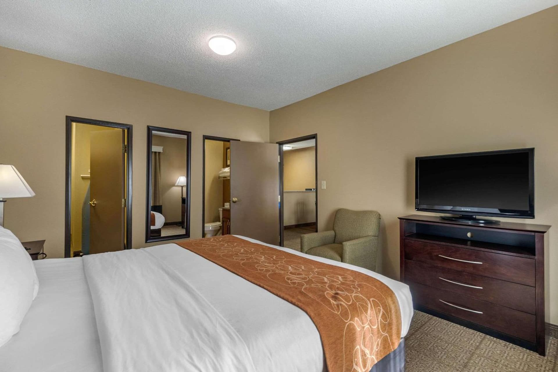 Comfort Suites The Colony - Plano West property views in The Colony, TX — gallery photo 3