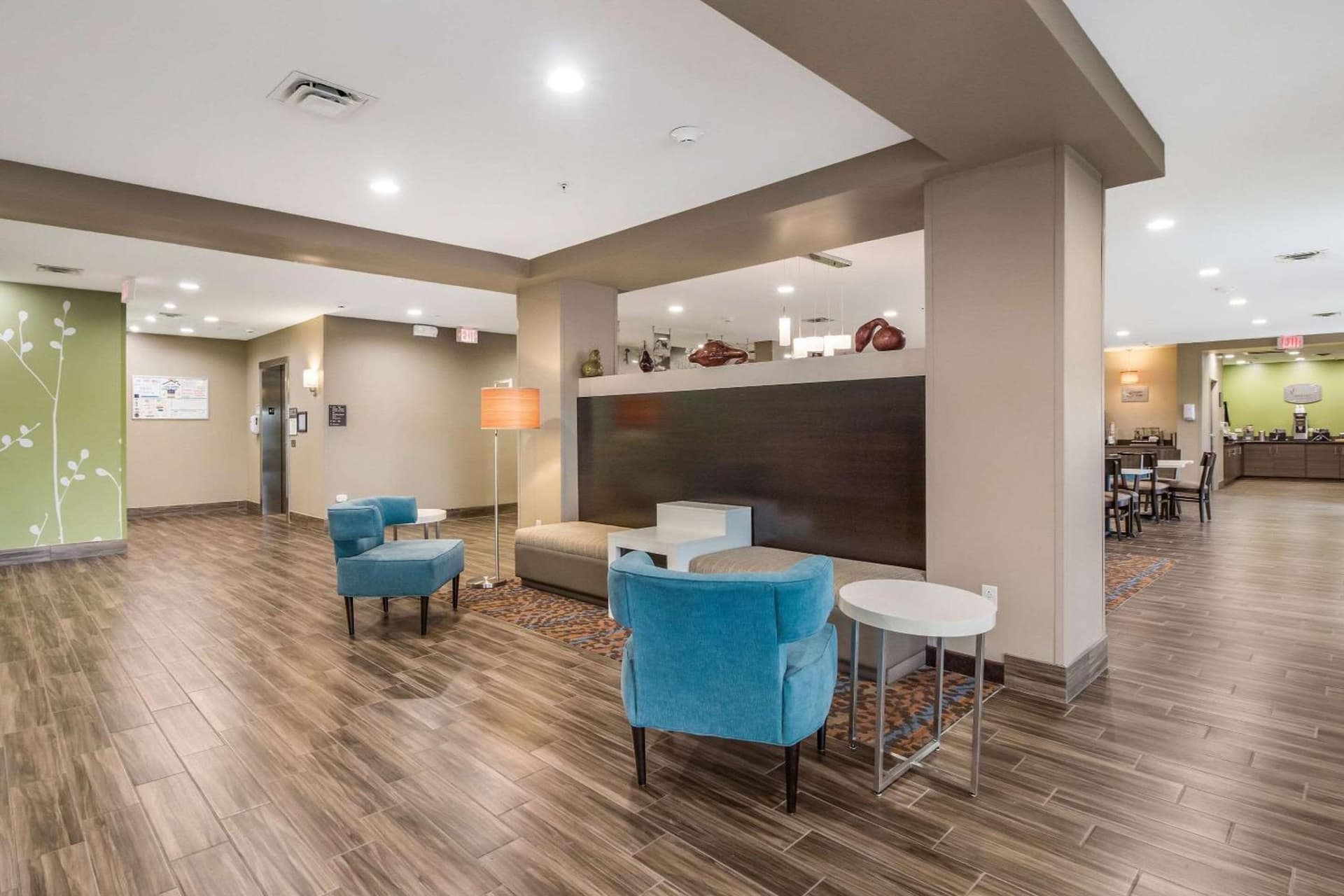 MainStay Suites at Discovery Park of America interior in Union City, TN — gallery photo 2