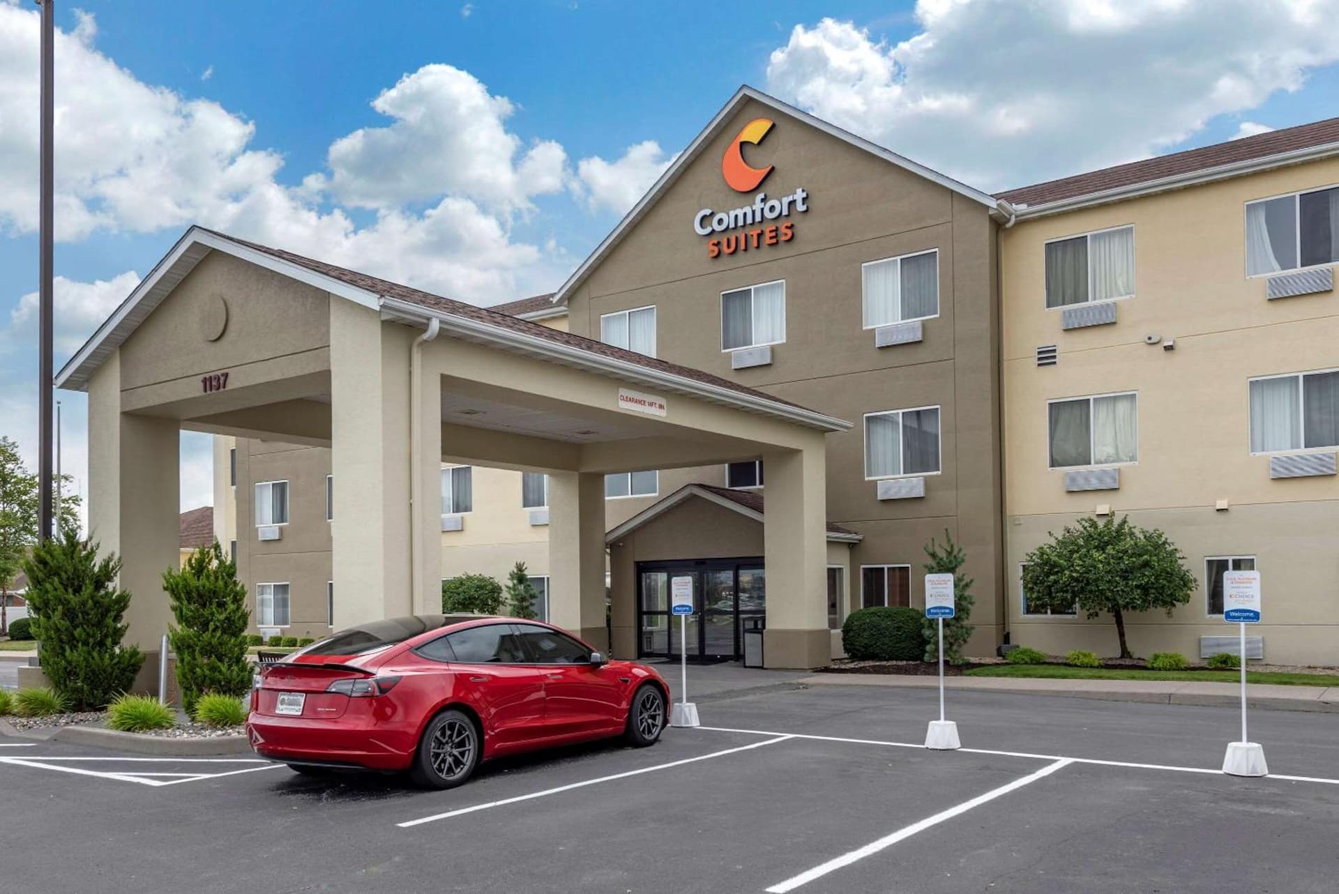 Comfort Suites Auburn near I-69 interior in Auburn, IN — gallery photo 2