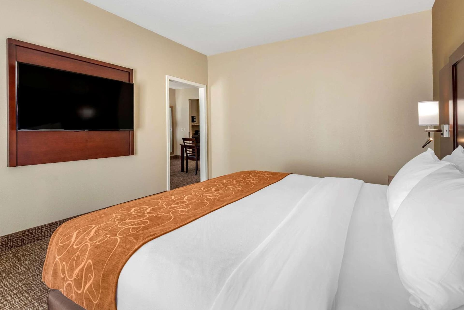Comfort Suites Auburn near I-69 gallery photo in Auburn, IN — image 18