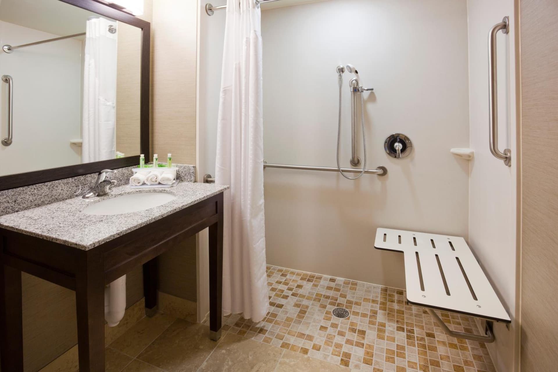 Holiday Inn Express & Suites Willmar by IHG interior in Willmar, MN — gallery photo 2
