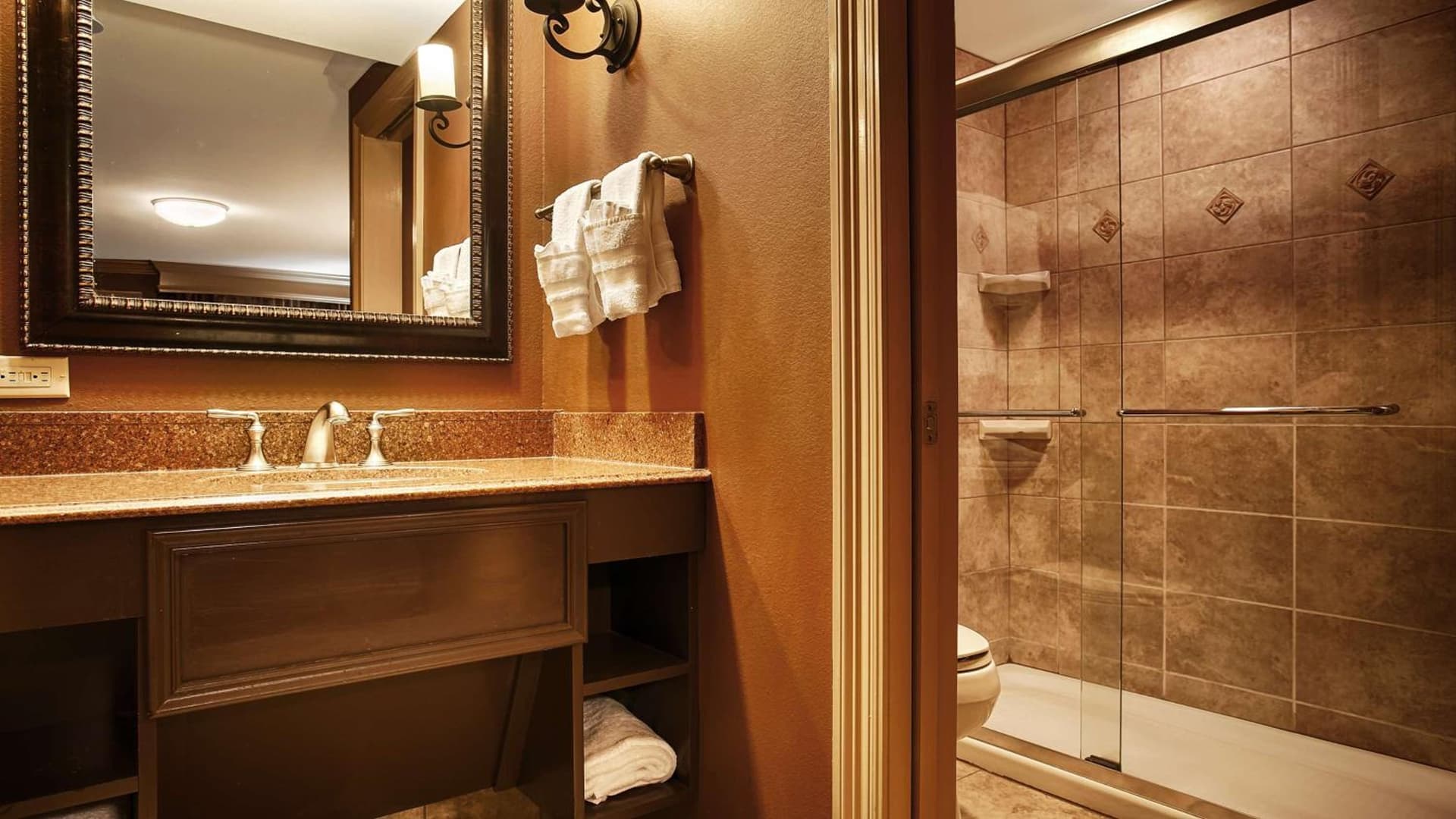 Best Western Plus French Quarter Courtyard Hotel gallery photo in New Orleans, LA — image 7