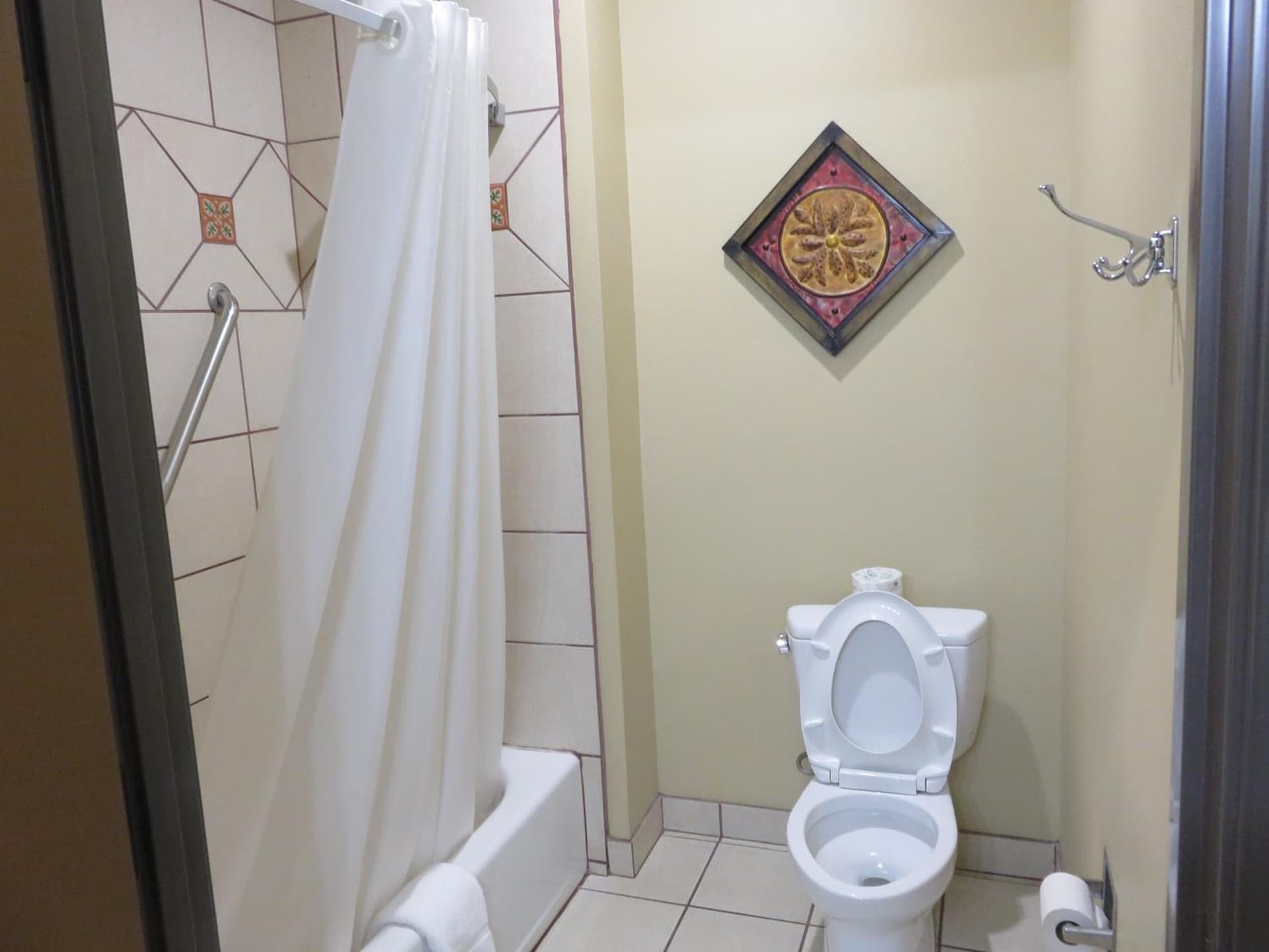 La Hacienda Inn near Alamodome & Riverwalk interior in San Antonio, TX — gallery photo 2