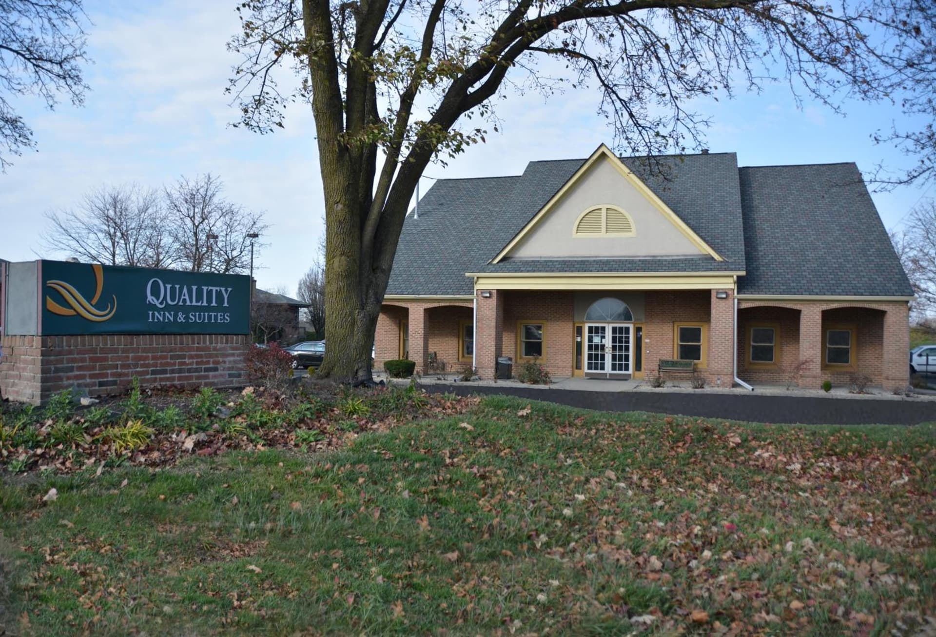 Quality Inn & Suites Dublin interior in Dublin, OH — gallery photo 2