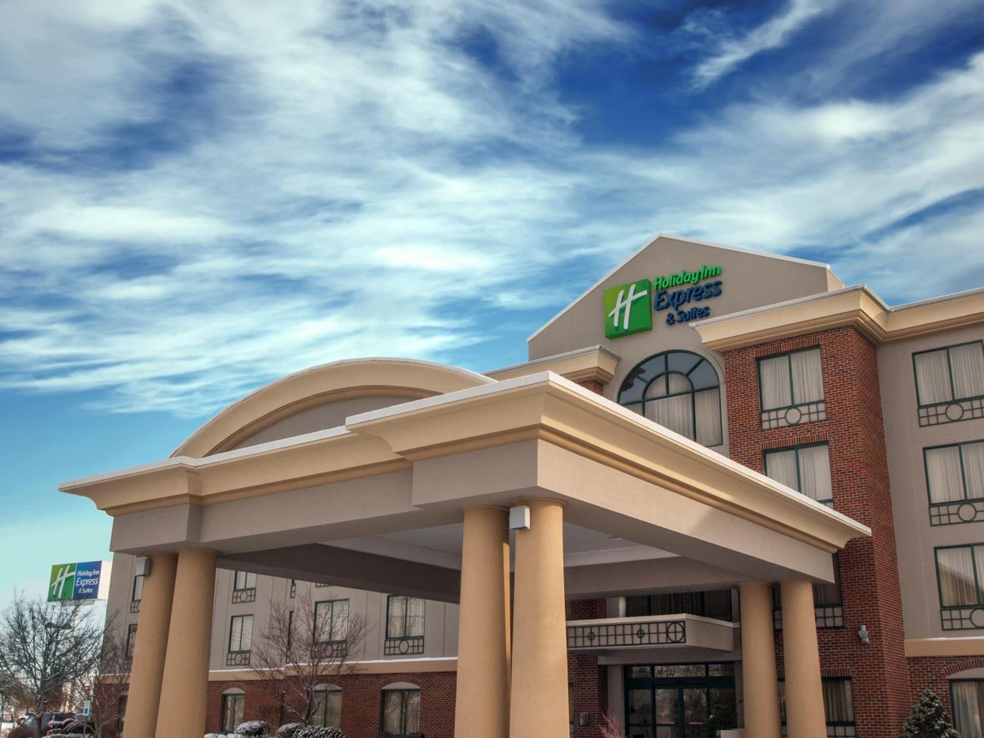 Holiday Inn Express & Suites Buffalo Airport by IHG interior in Cheektowaga — gallery photo 2