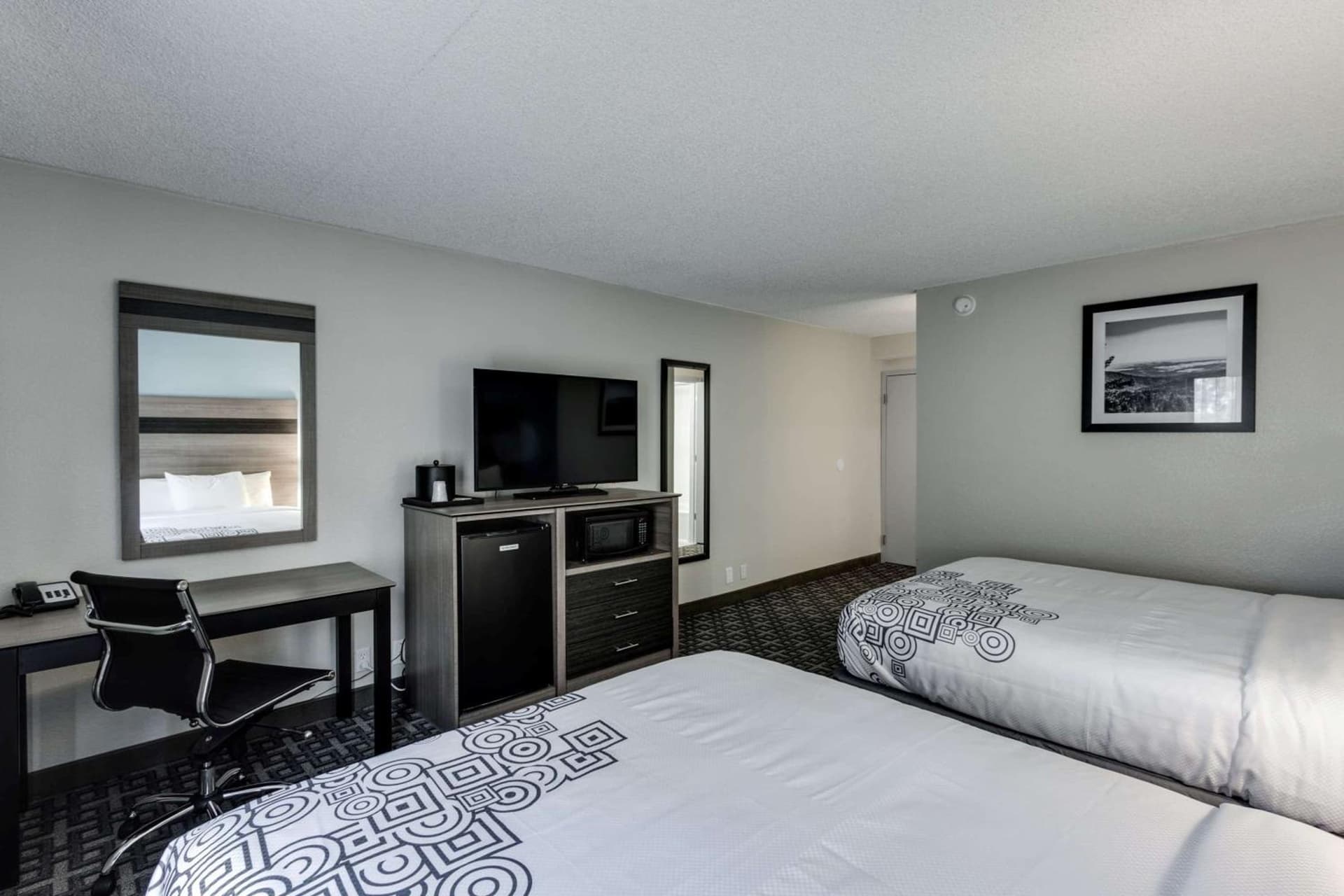 Days Inn & Suites by Wyndham Spokane gallery photo in Spokane, WA — image 11