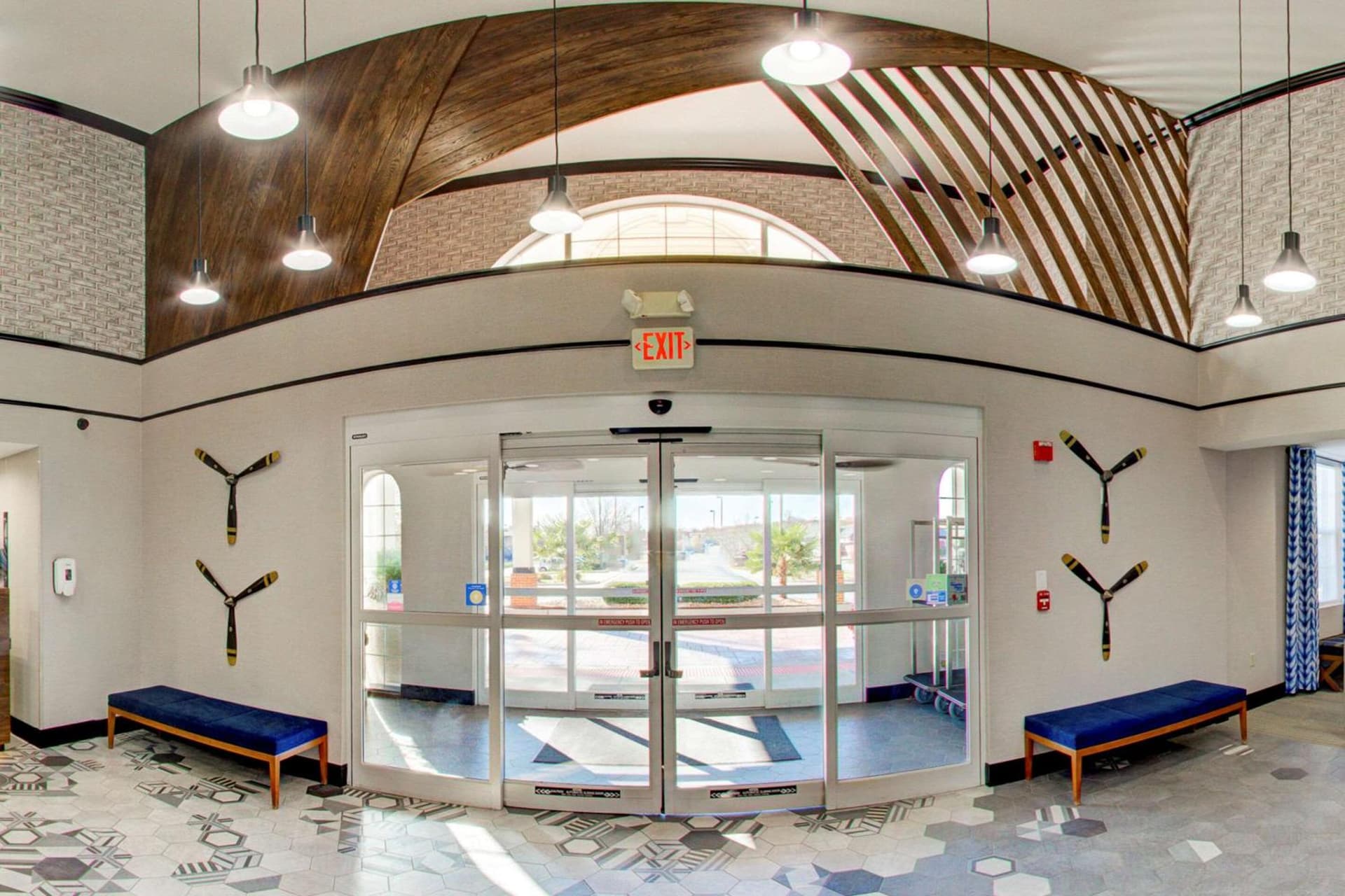 Comfort Suites Newport News Airport gallery photo in Newport News, VA — image 52