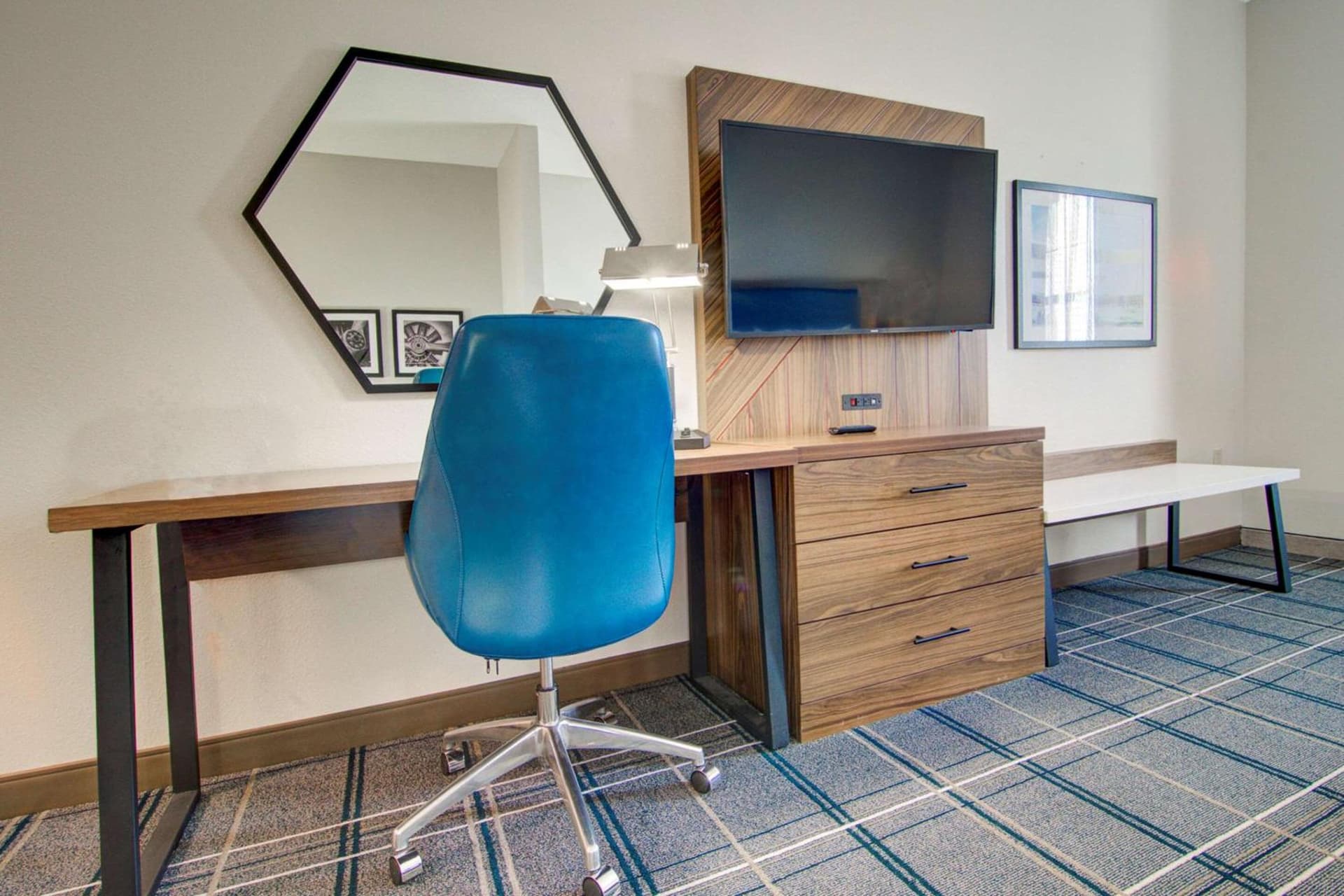 Comfort Suites Newport News Airport gallery photo in Newport News, VA — image 27