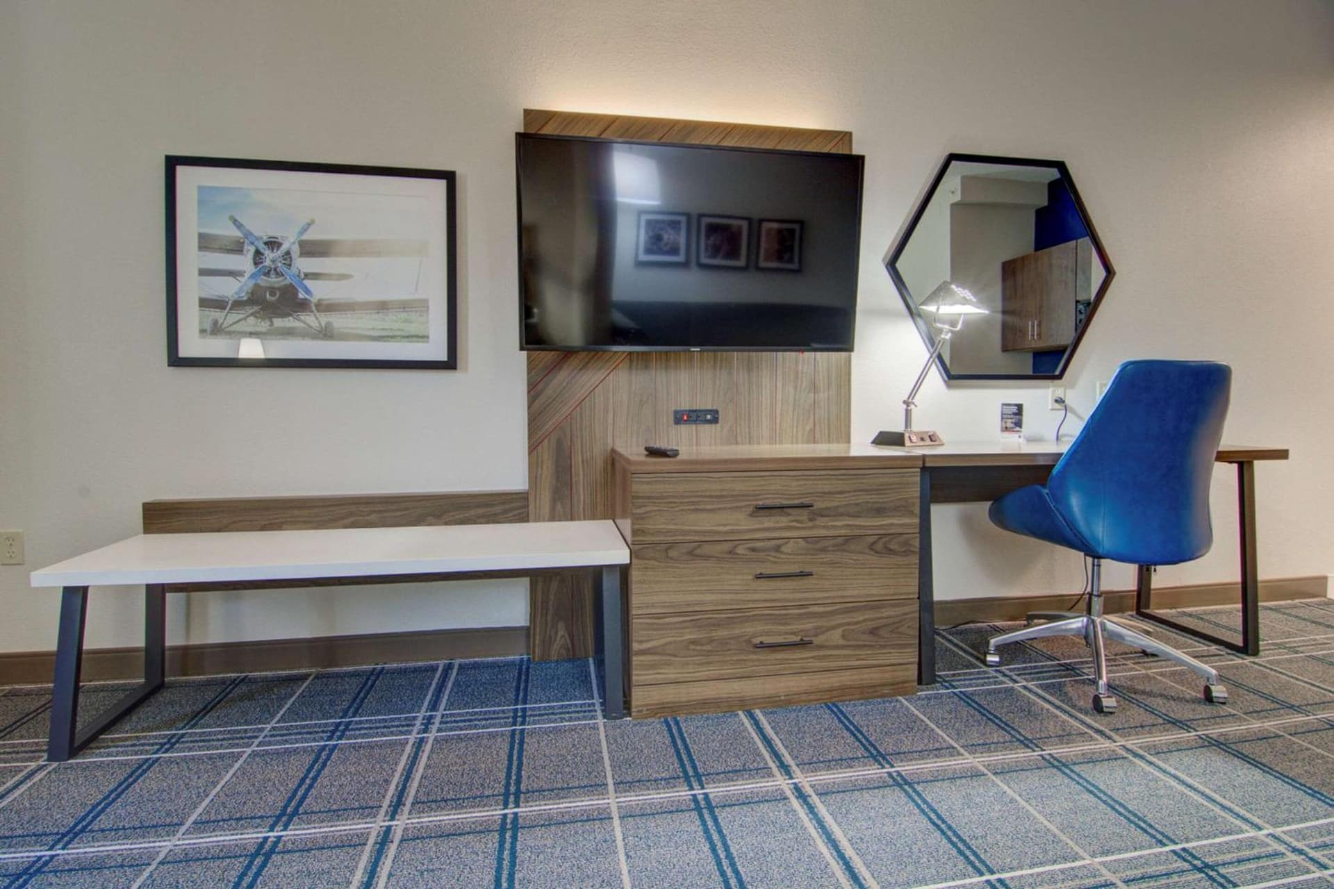 Comfort Suites Newport News Airport gallery photo in Newport News, VA — image 16