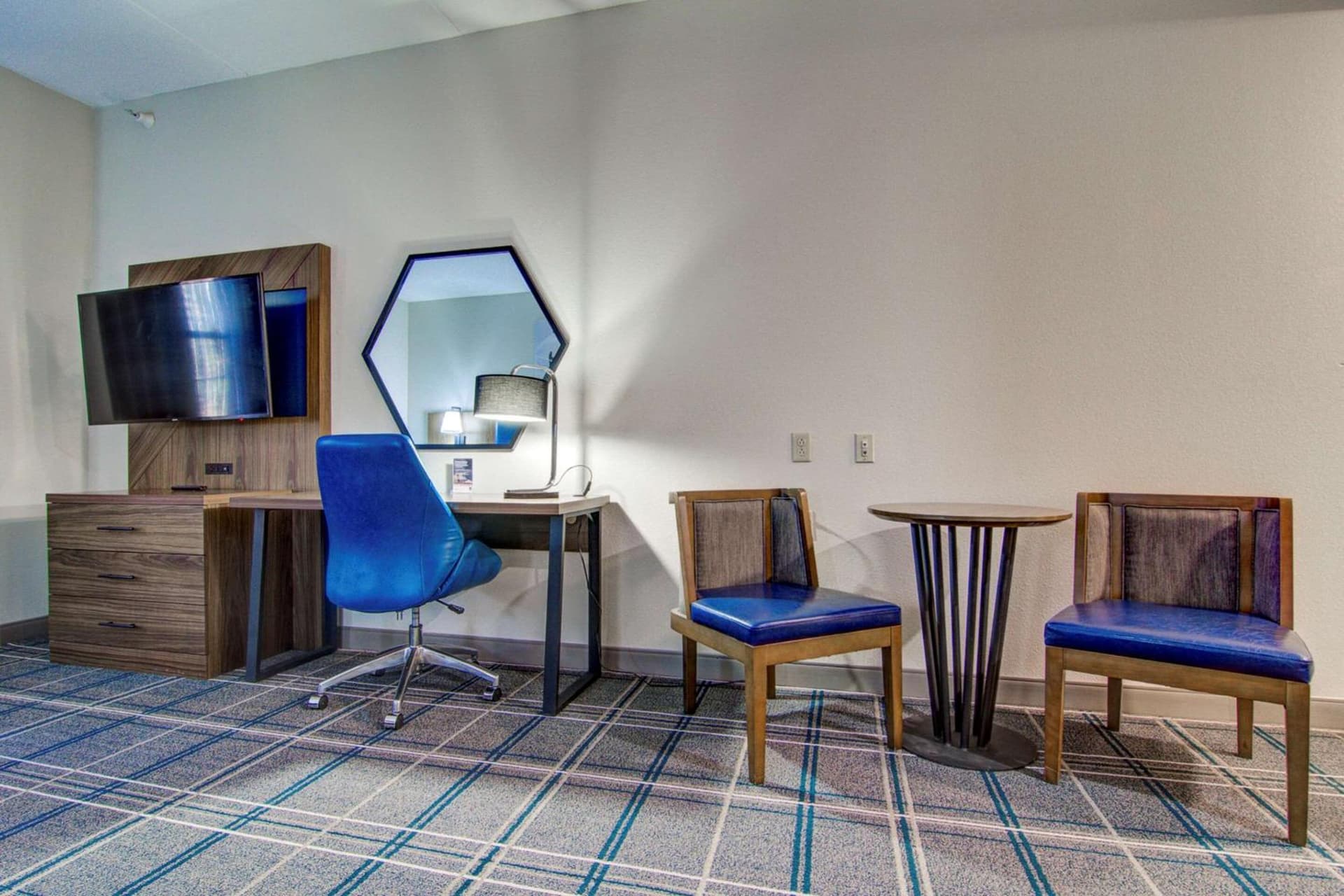 Comfort Suites Newport News Airport property views in Newport News, VA — gallery photo 3