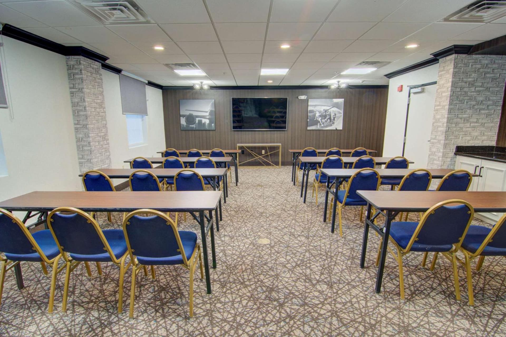 Comfort Suites Newport News Airport gallery photo in Newport News, VA — image 24
