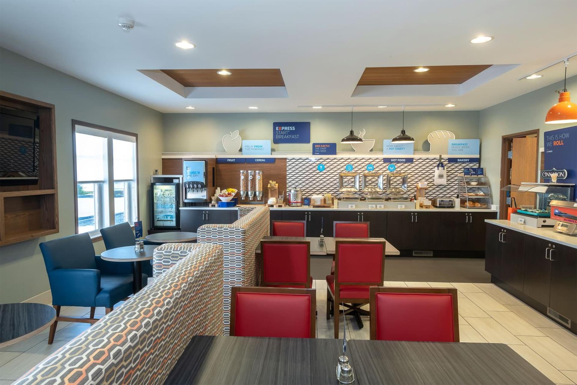 Holiday Inn Express & Suites Iron Mountain by IHG interior in Iron Mountain, MI — gallery photo 2