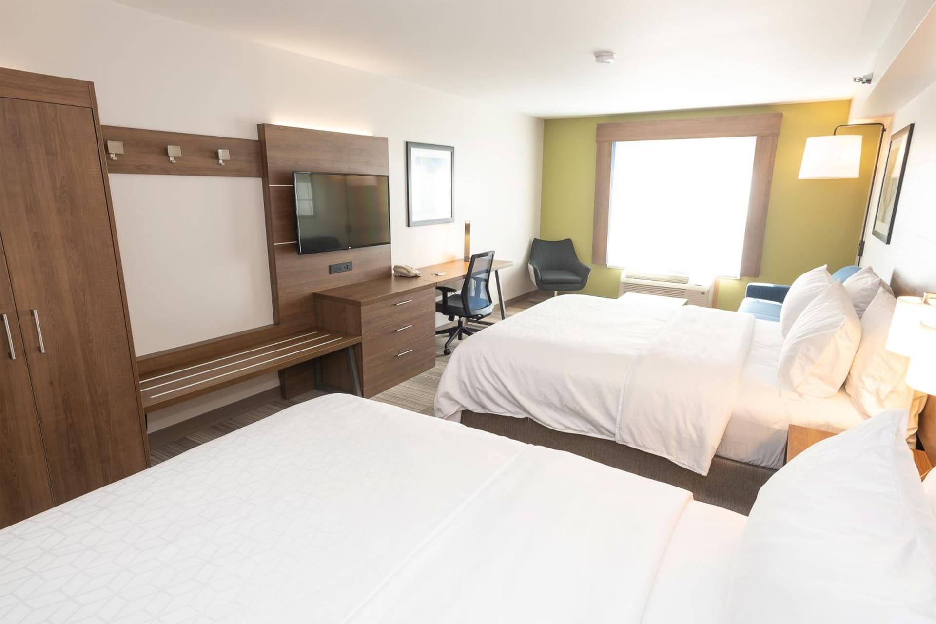 Holiday Inn Express & Suites Iron Mountain by IHG property views in Iron Mountain, MI — gallery photo 3