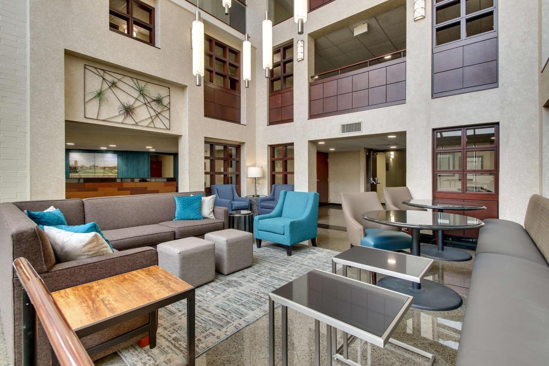 Best Western Plus Indianapolis North at Pyramids interior in Indianapolis, IN — gallery photo 2