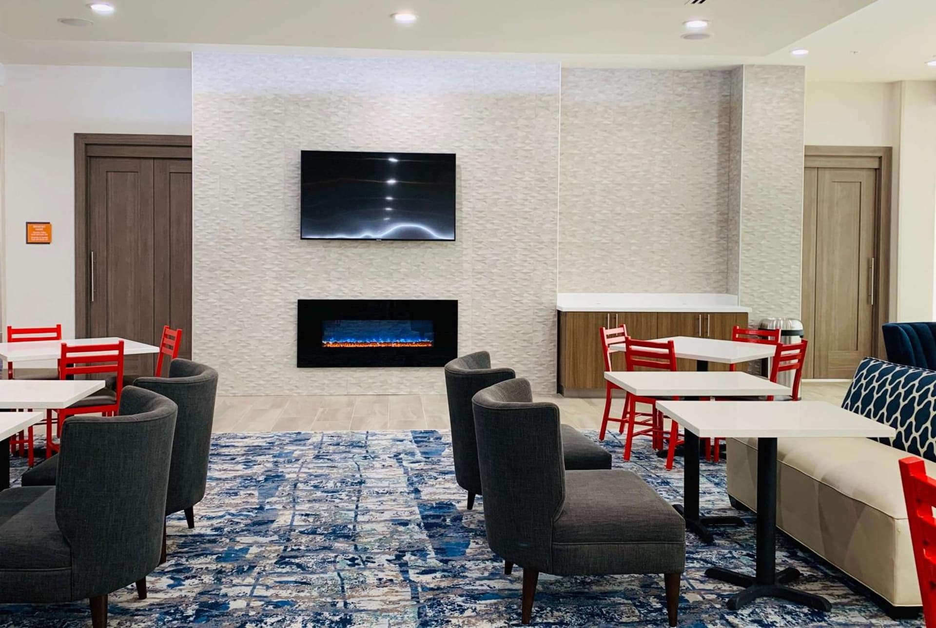 La Quinta Inn & Suites by Wyndham - Red Oak TX IH-35E property views in Red Oak, TX — gallery photo 3