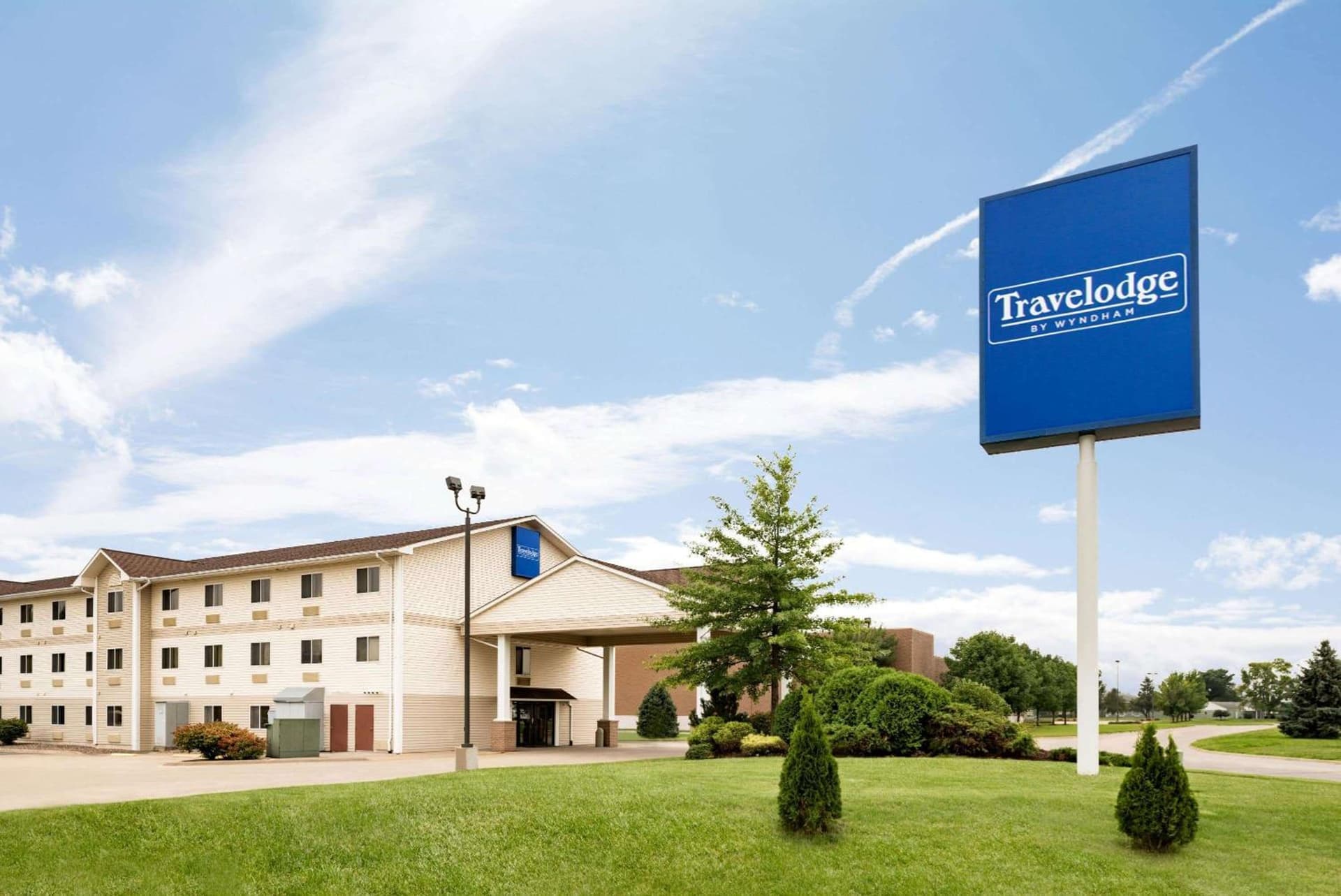 Travelodge by Wyndham Clinton Valley West Court — hotel in Clinton, Iowa
