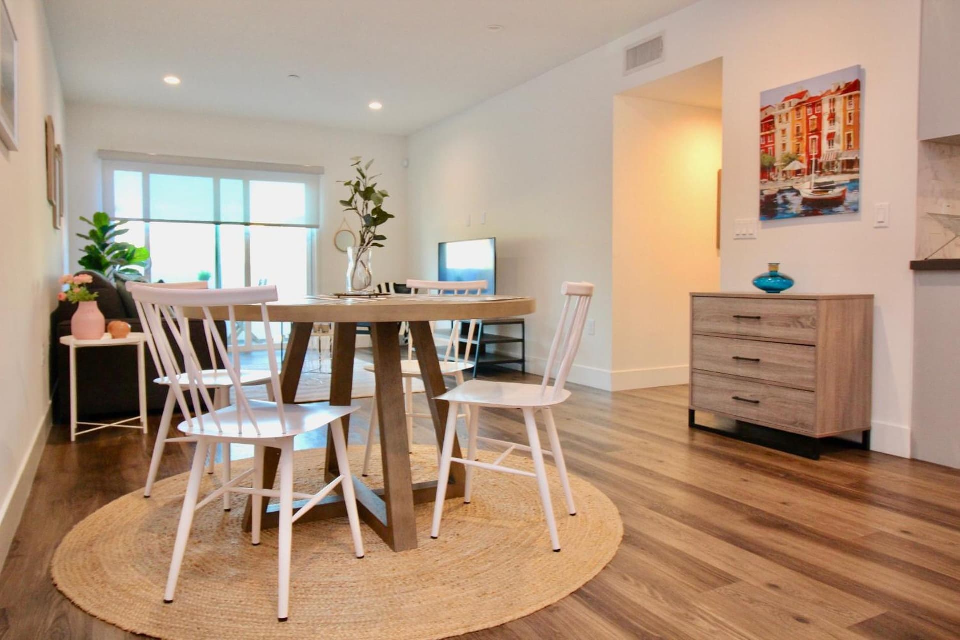 Los Angeles Premium City Suites - Free Secured Parking featured exterior or lobby in Los Angeles, CA — similar hotel