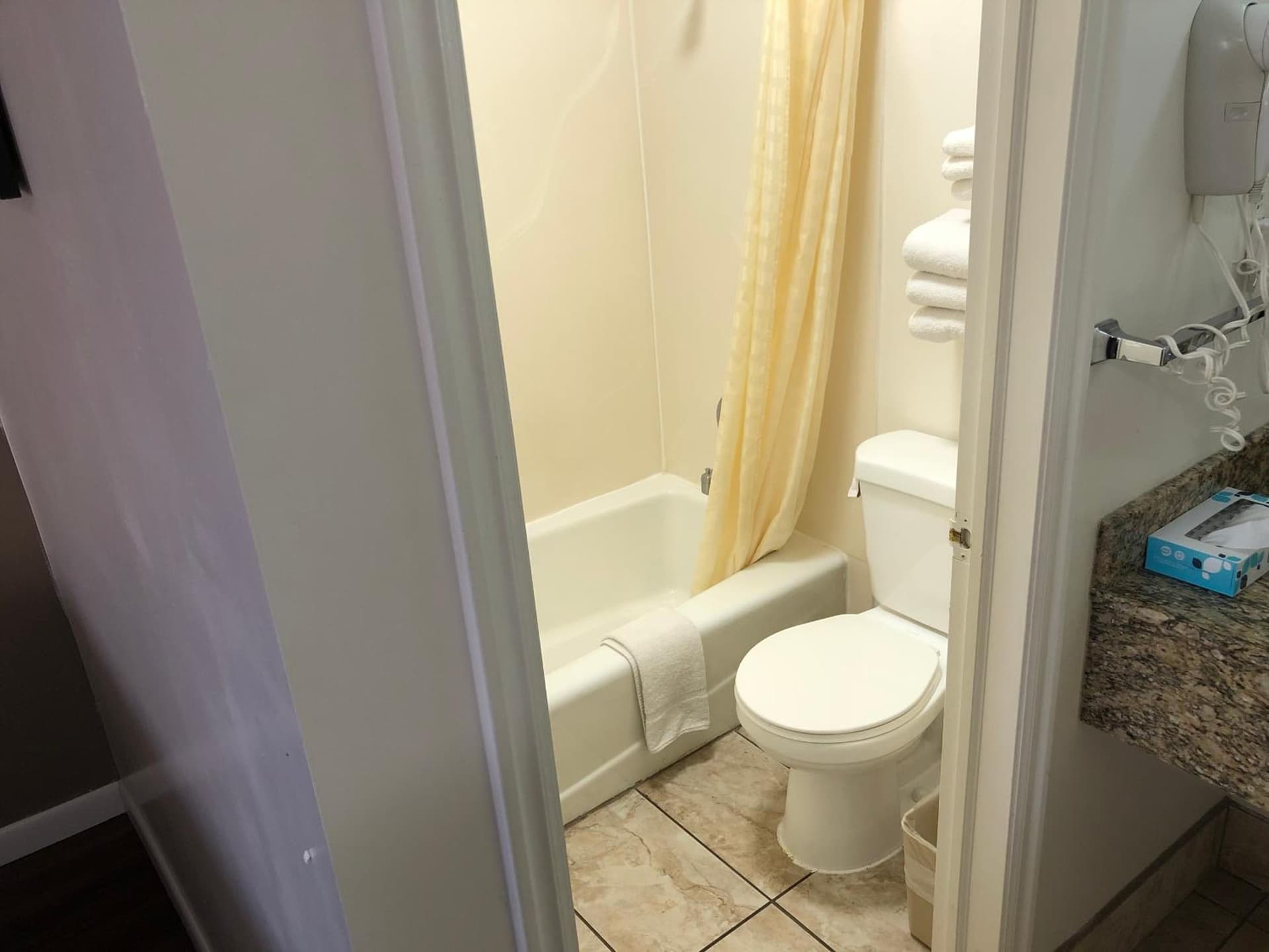 Ameri-Stay Inn & Suites gallery photo in Clearfield, UT — image 6