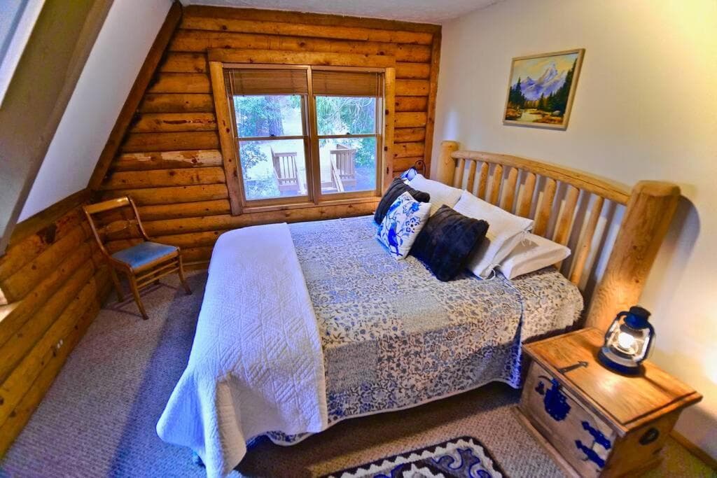 San Jacinto Lodge interior in Pine Cove — gallery photo 2