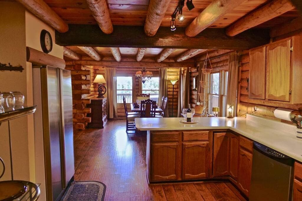 San Jacinto Lodge property views in Pine Cove — gallery photo 3