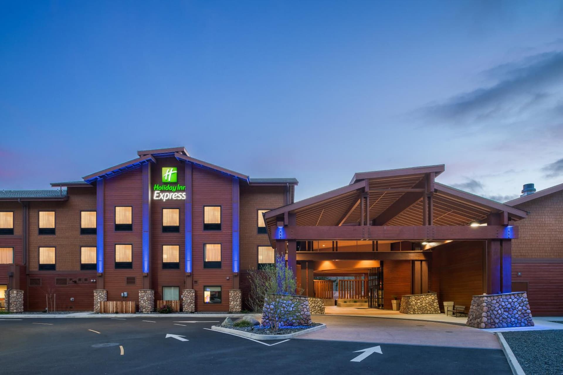 Holiday Inn Express Klamath - Redwood Ntl Pk Area by IHG featured exterior or lobby in Klamath, CA — similar hotel