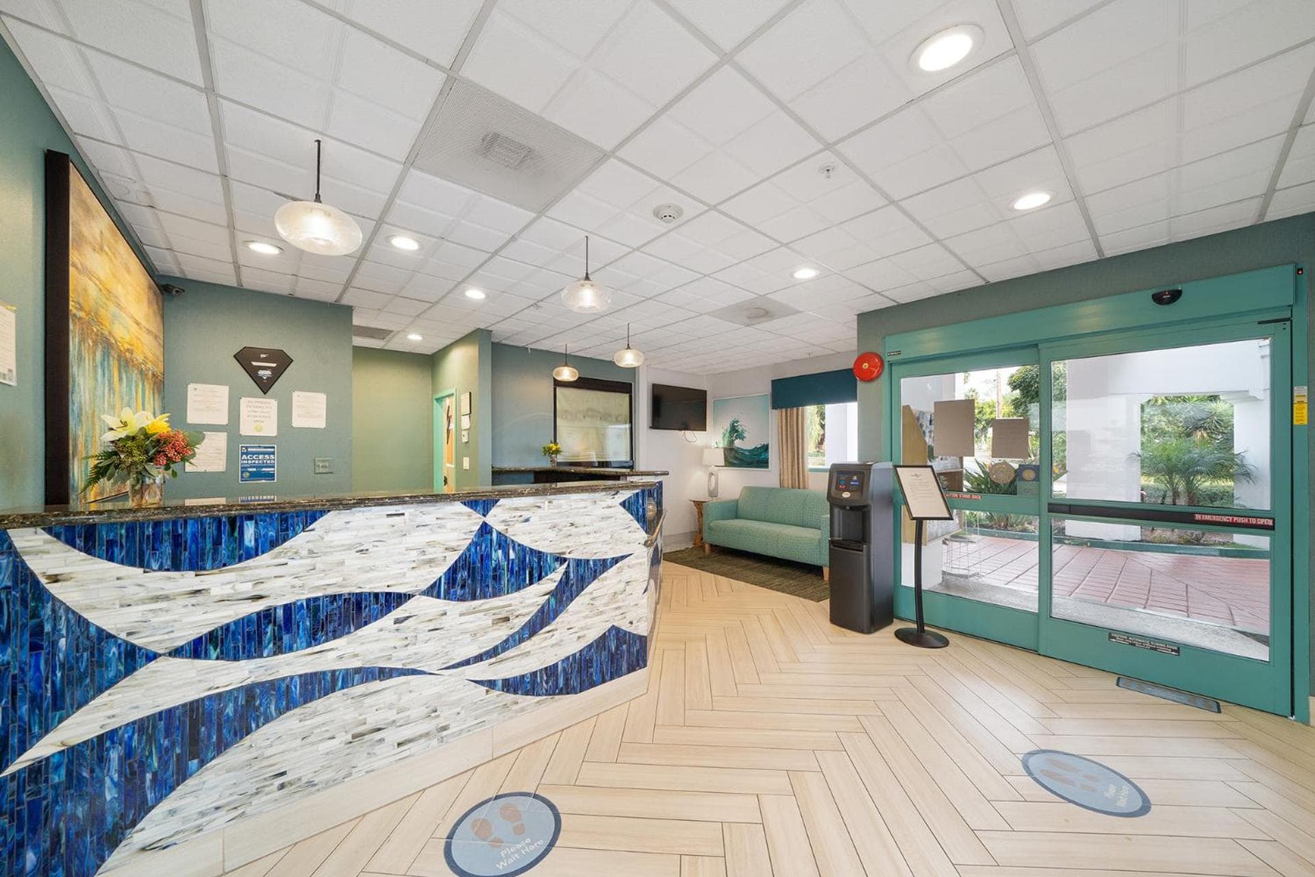 Casablanca Inn interior in San Clemente, CA — gallery photo 2