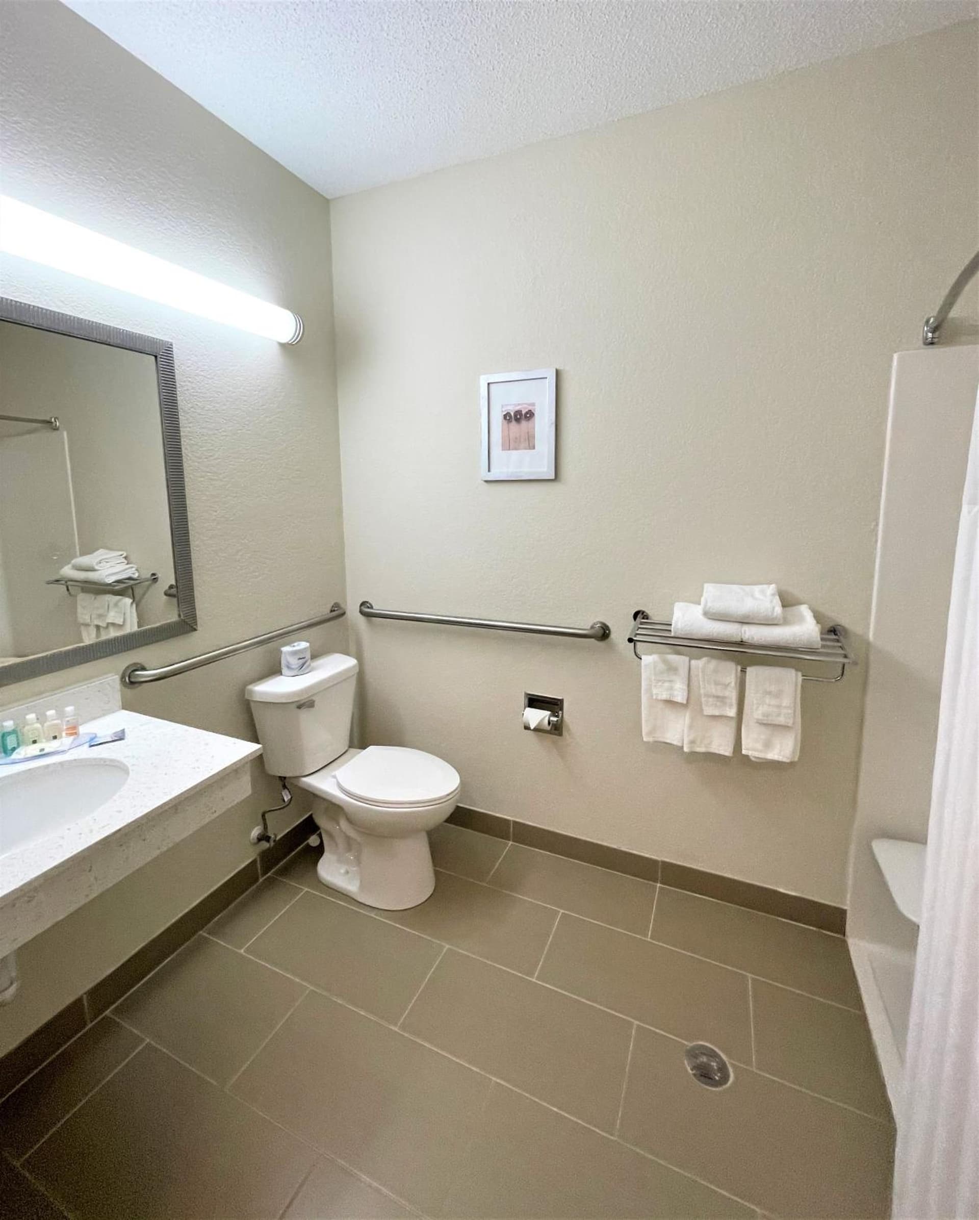 Quality Inn & Suites gallery photo in Bay City, MI — image 6