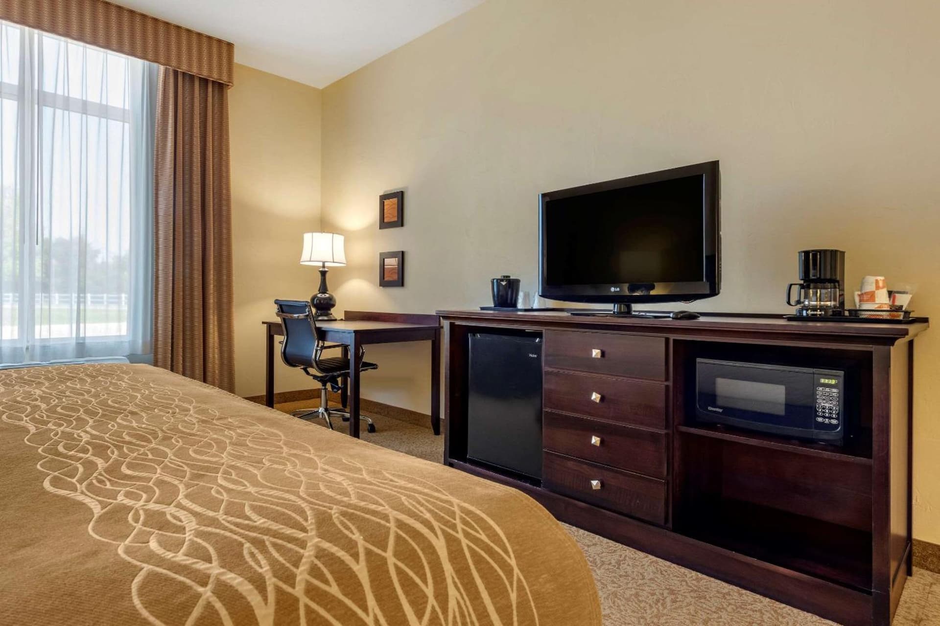 Comfort Inn & Suites Dover gallery photo in Dover, OH — image 15