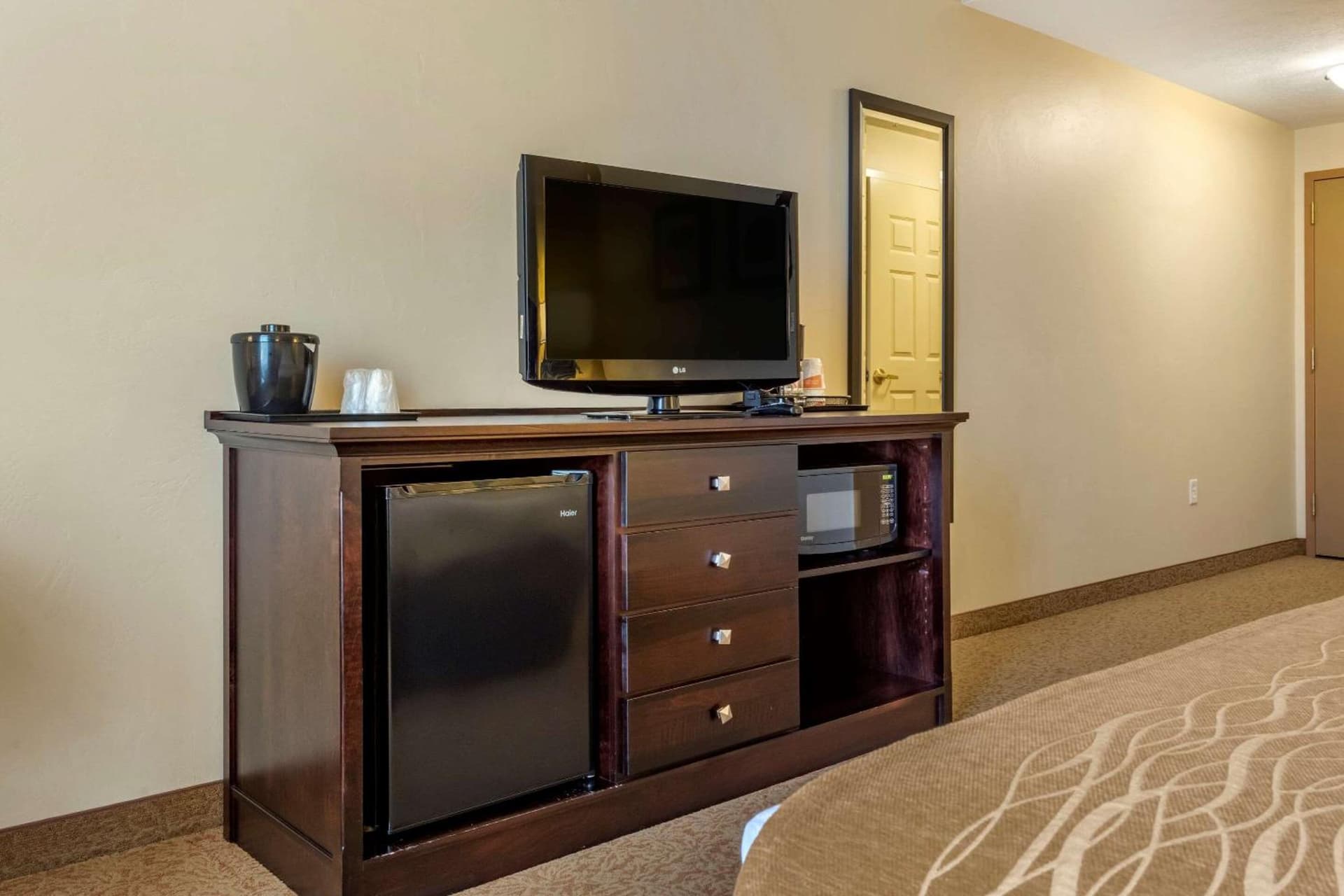 Comfort Inn & Suites Dover gallery photo in Dover, OH — image 29