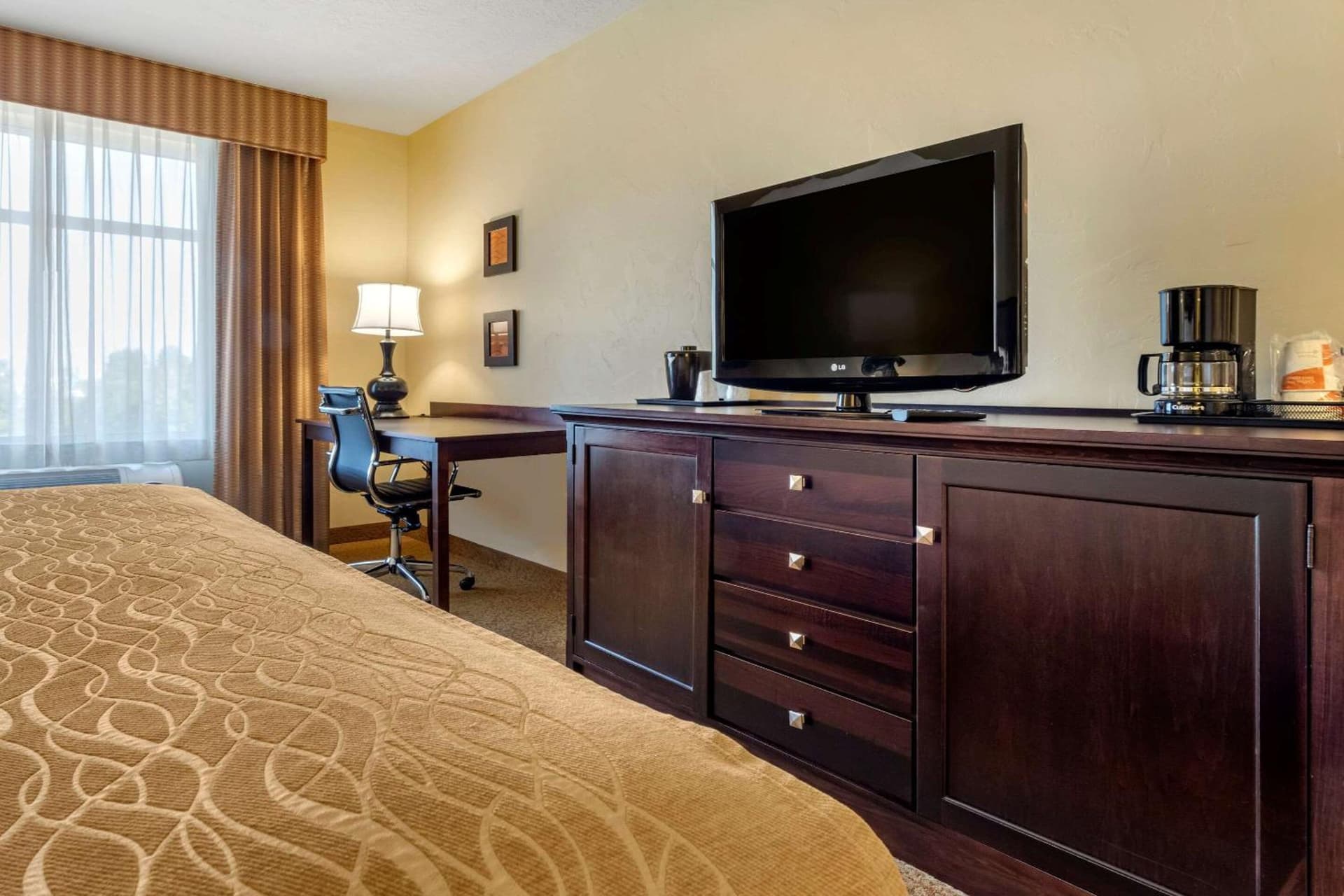 Comfort Inn & Suites Dover gallery photo in Dover, OH — image 22