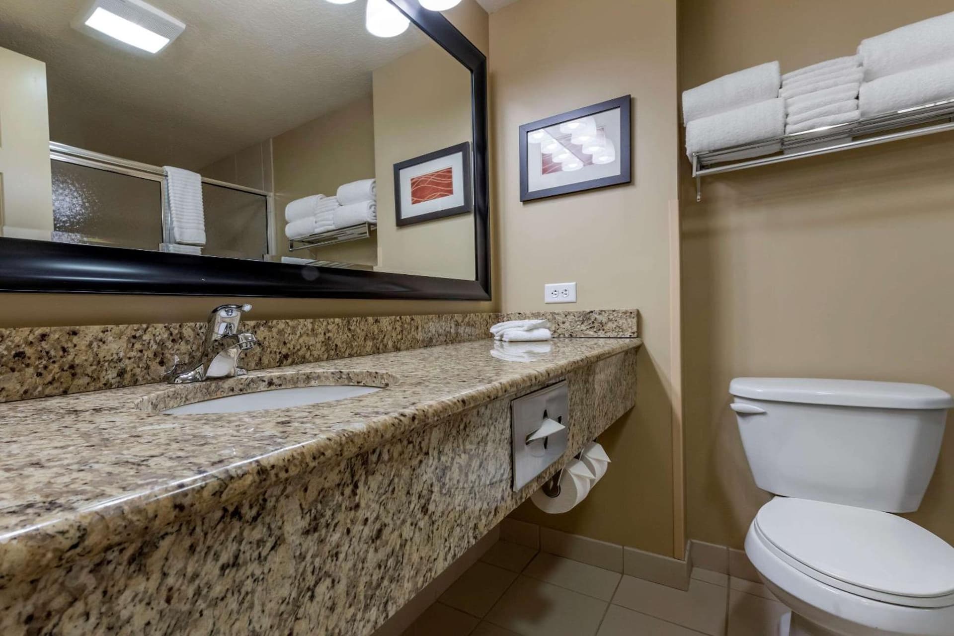 Comfort Inn & Suites Dover gallery photo in Dover, OH — image 16