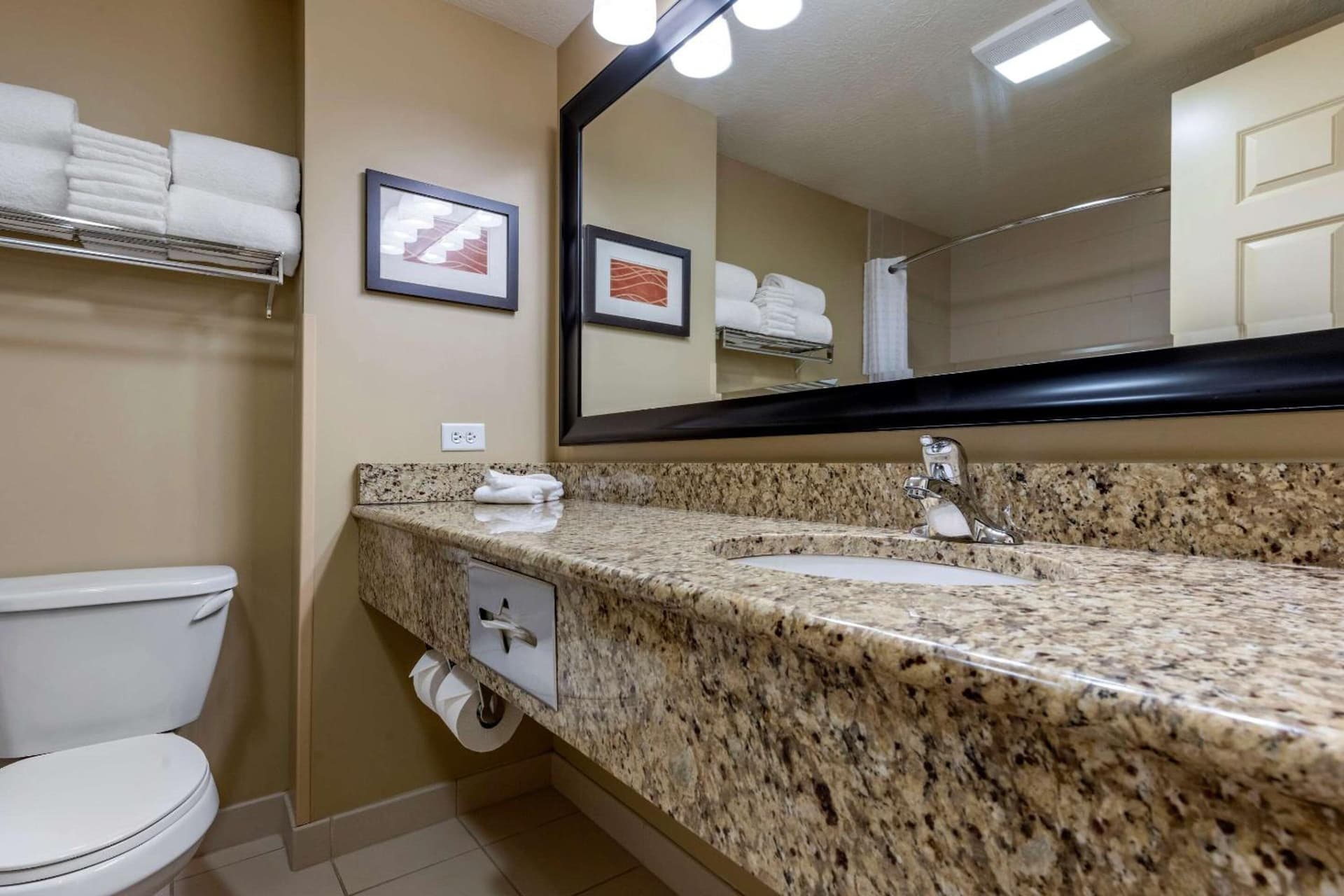 Comfort Inn & Suites Dover gallery photo in Dover, OH — image 7