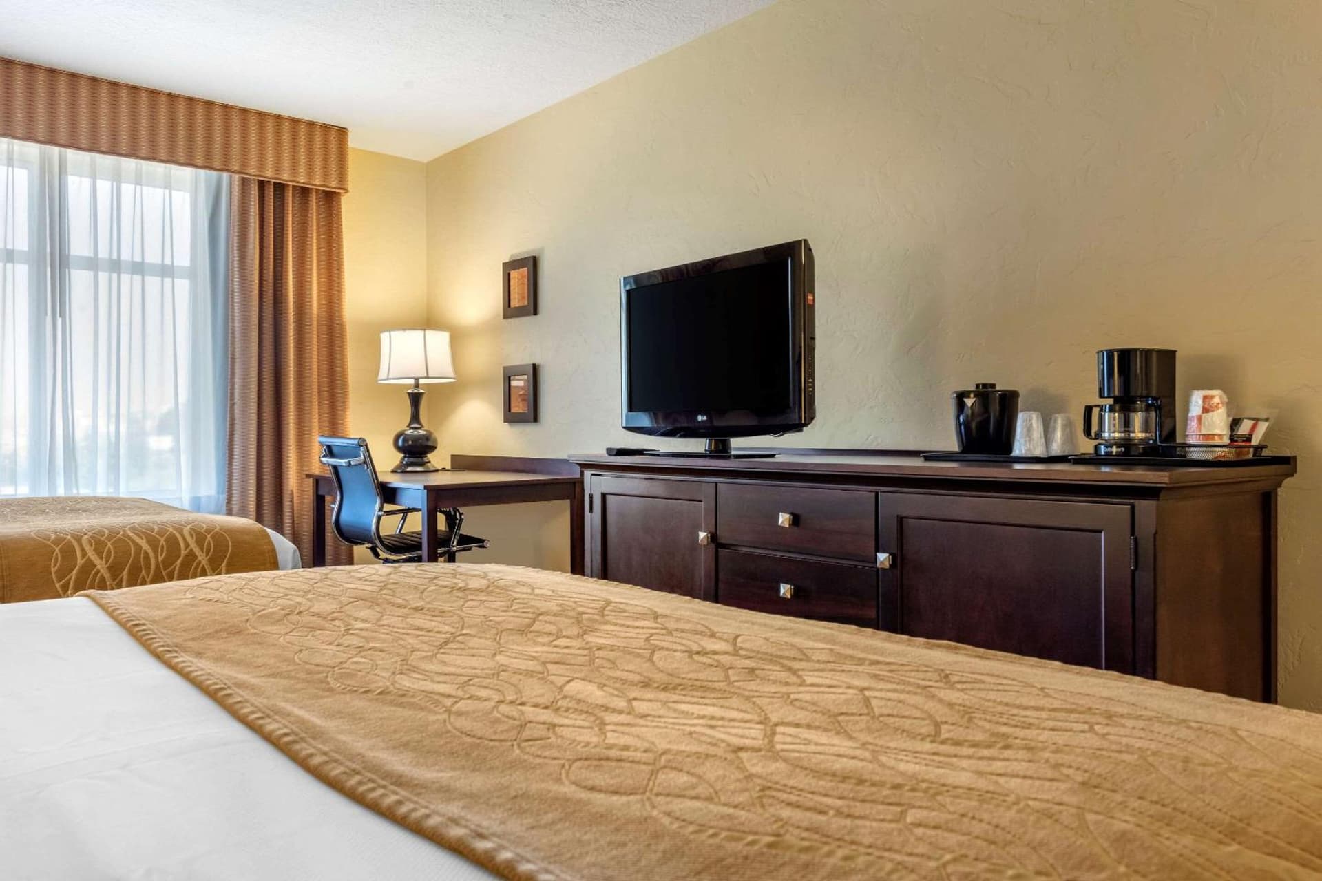 Comfort Inn & Suites Dover gallery photo in Dover, OH — image 26