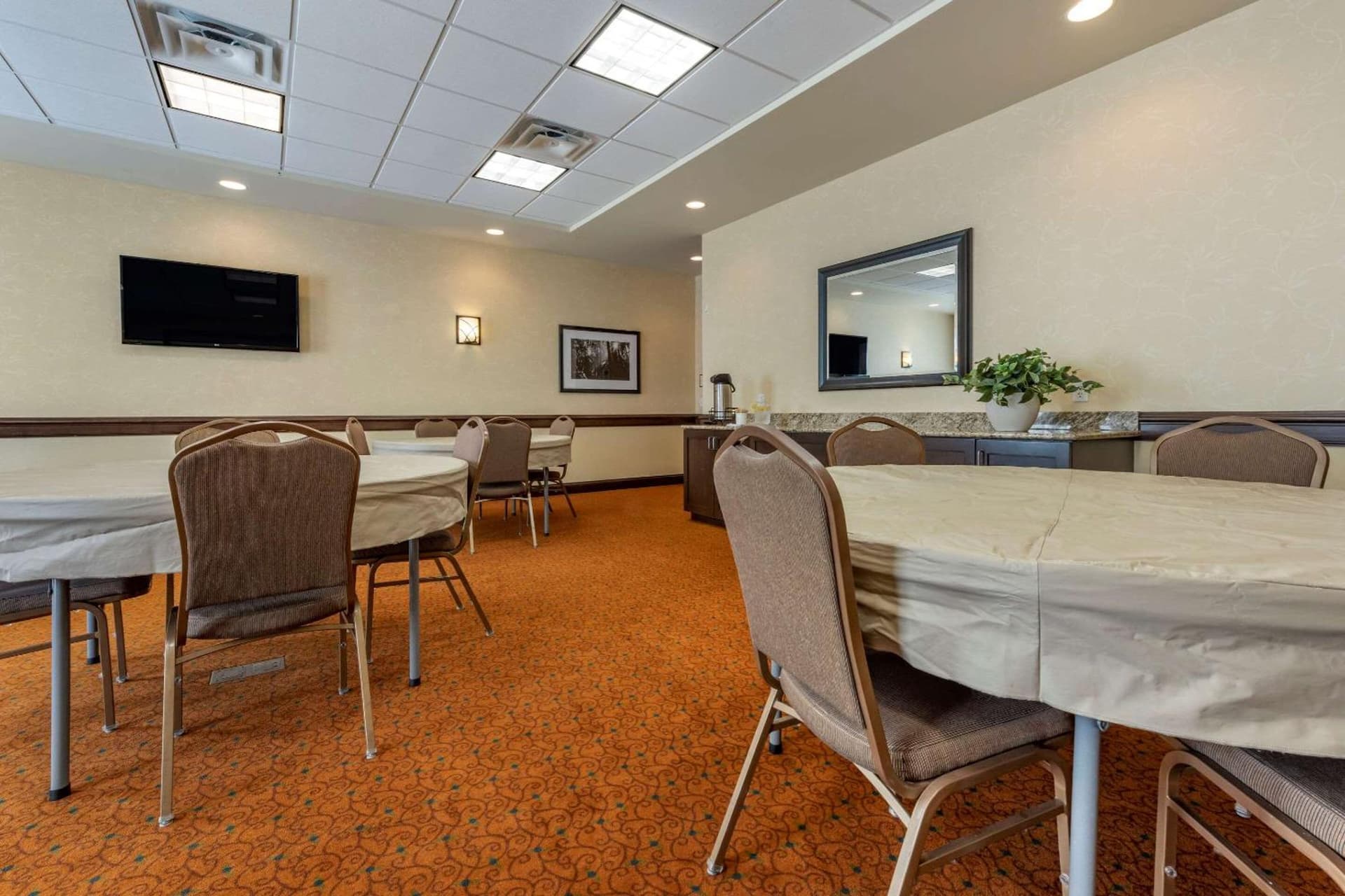 Comfort Inn & Suites Dover gallery photo in Dover, OH — image 17