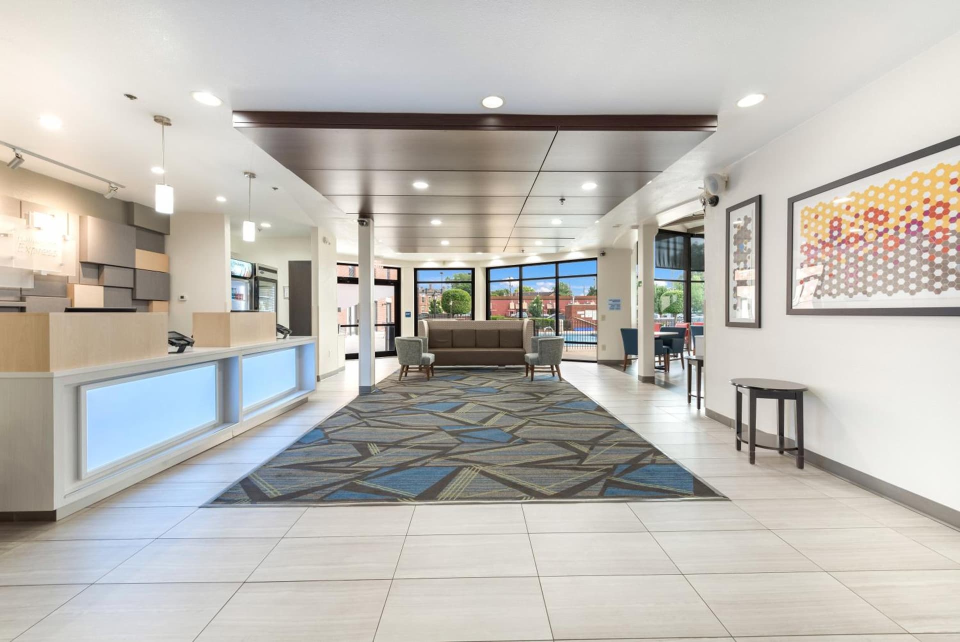 Holiday Inn Express - Columbus Downtown by IHG interior in Columbus, OH — gallery photo 2