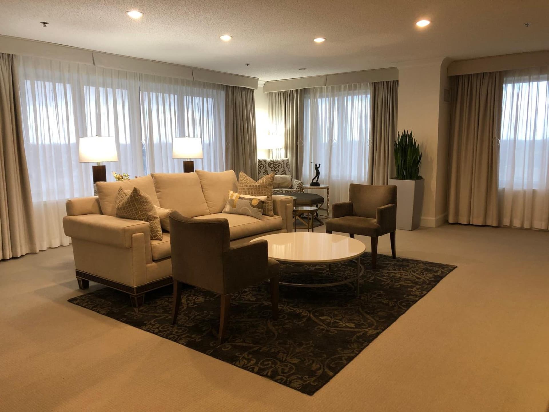 InterContinental Suites Hotel Cleveland by IHG interior in Cleveland, OH — gallery photo 2