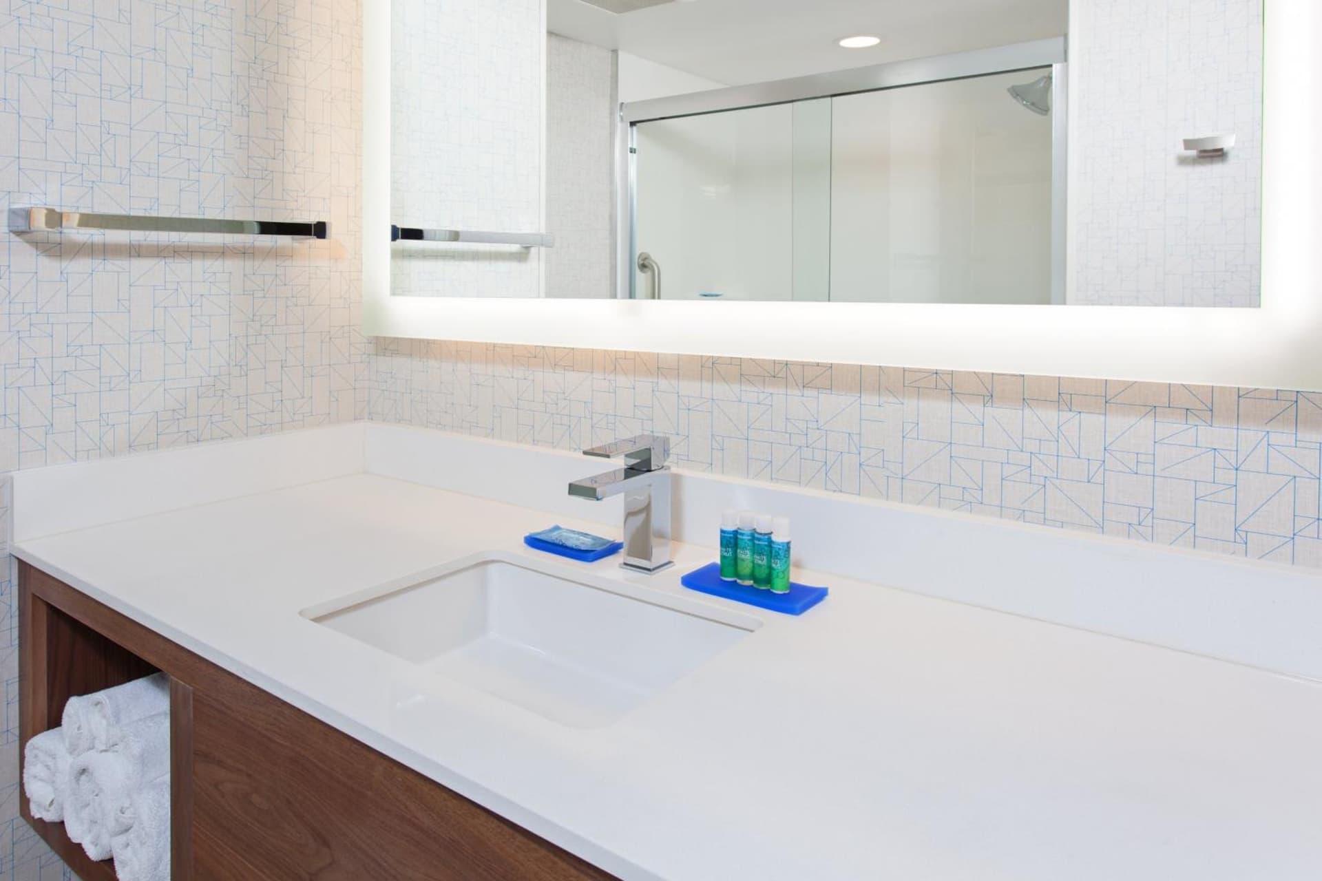 Holiday Inn Express & Suites Pasadena - Los Angeles by IHG gallery photo in Pasadena, CA — image 8