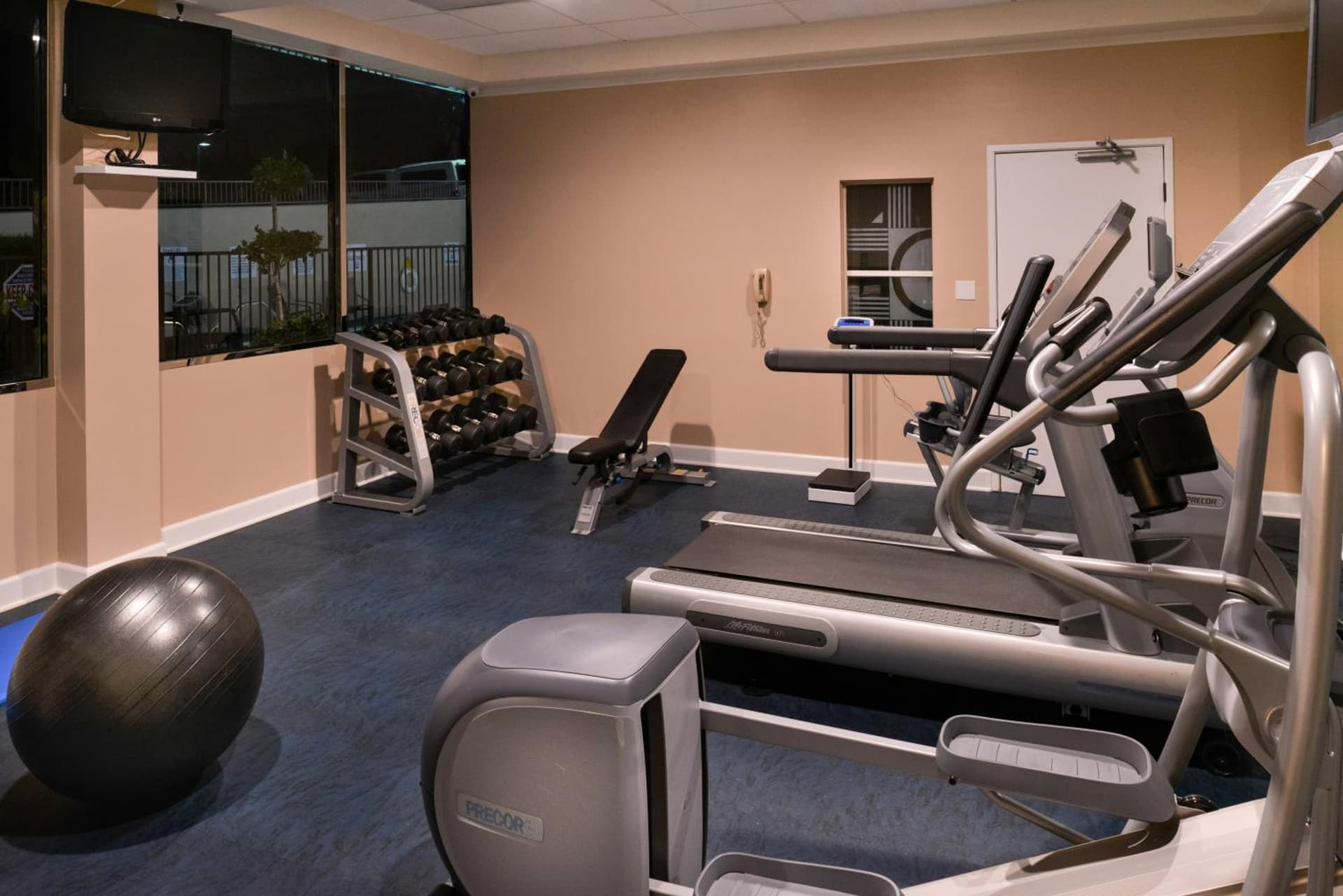 Holiday Inn Express & Suites Pasadena - Los Angeles by IHG gallery photo in Pasadena, CA — image 55
