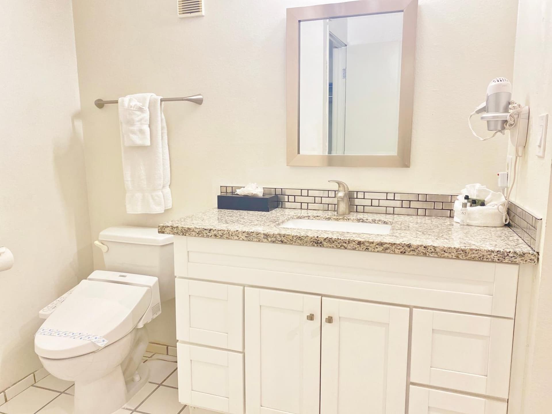 Redac Gateway Hotel Torrance interior in Torrance, CA — gallery photo 2