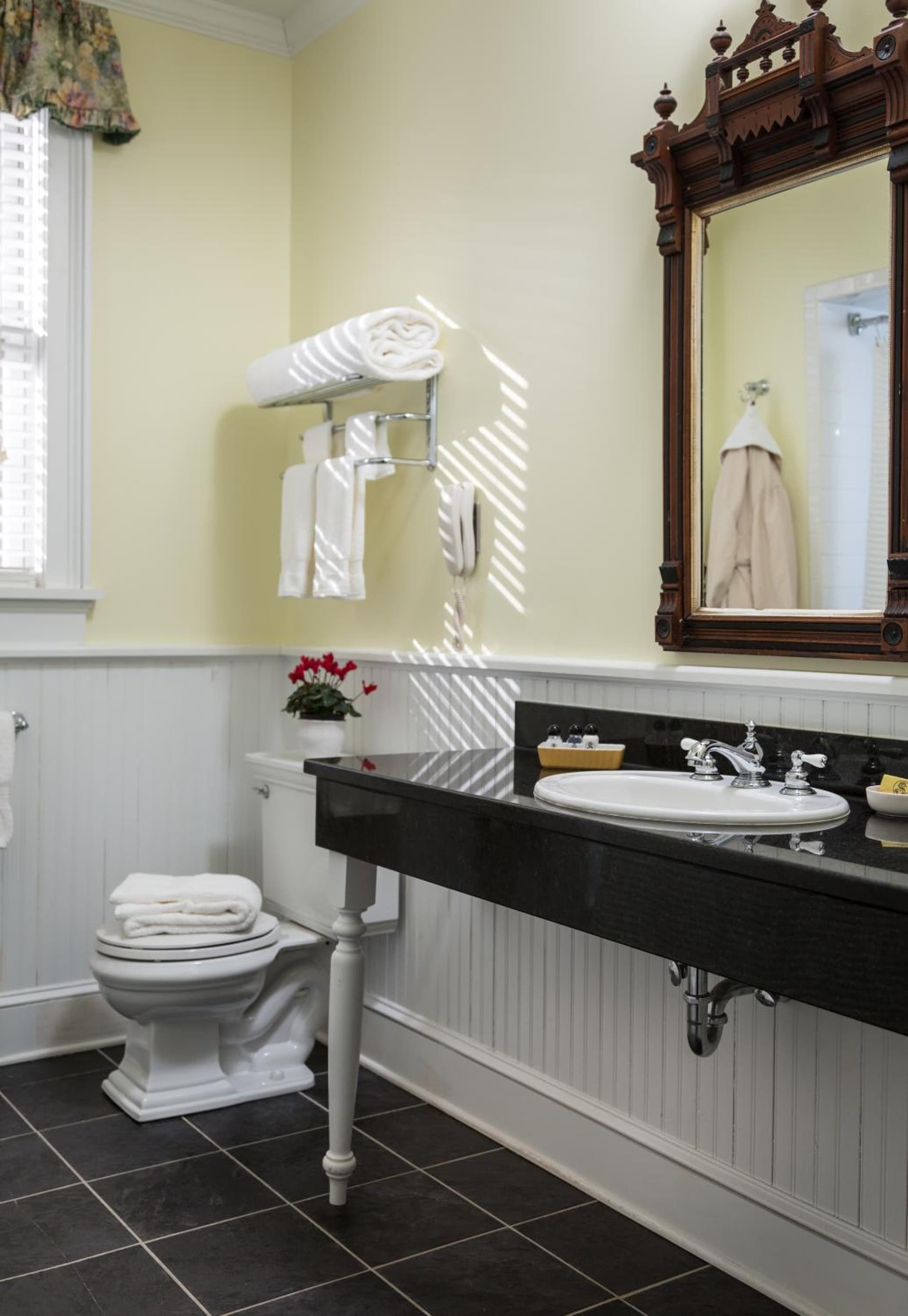 Saratoga Arms Hotel gallery photo in Saratoga Springs, NY — image 9