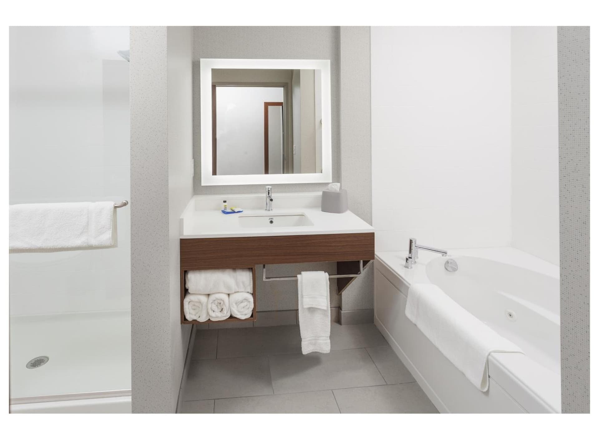 Holiday Inn Express & Suites - Hudson I-94 by IHG interior in Hudson, WI — gallery photo 2